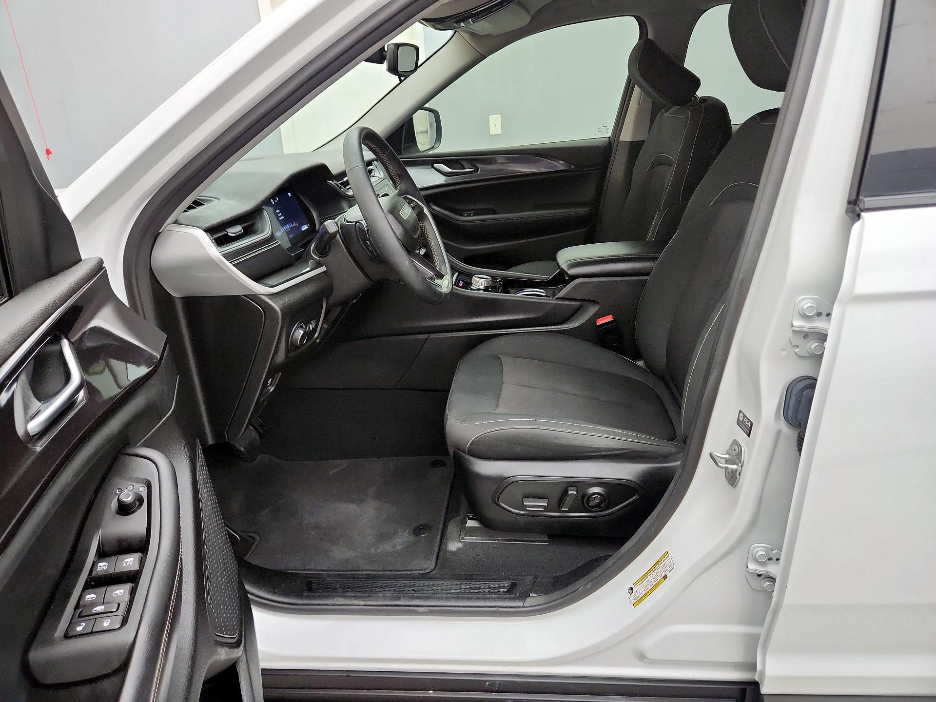 Thumbnail: 2023 Jeep Grand Cherokee - 11