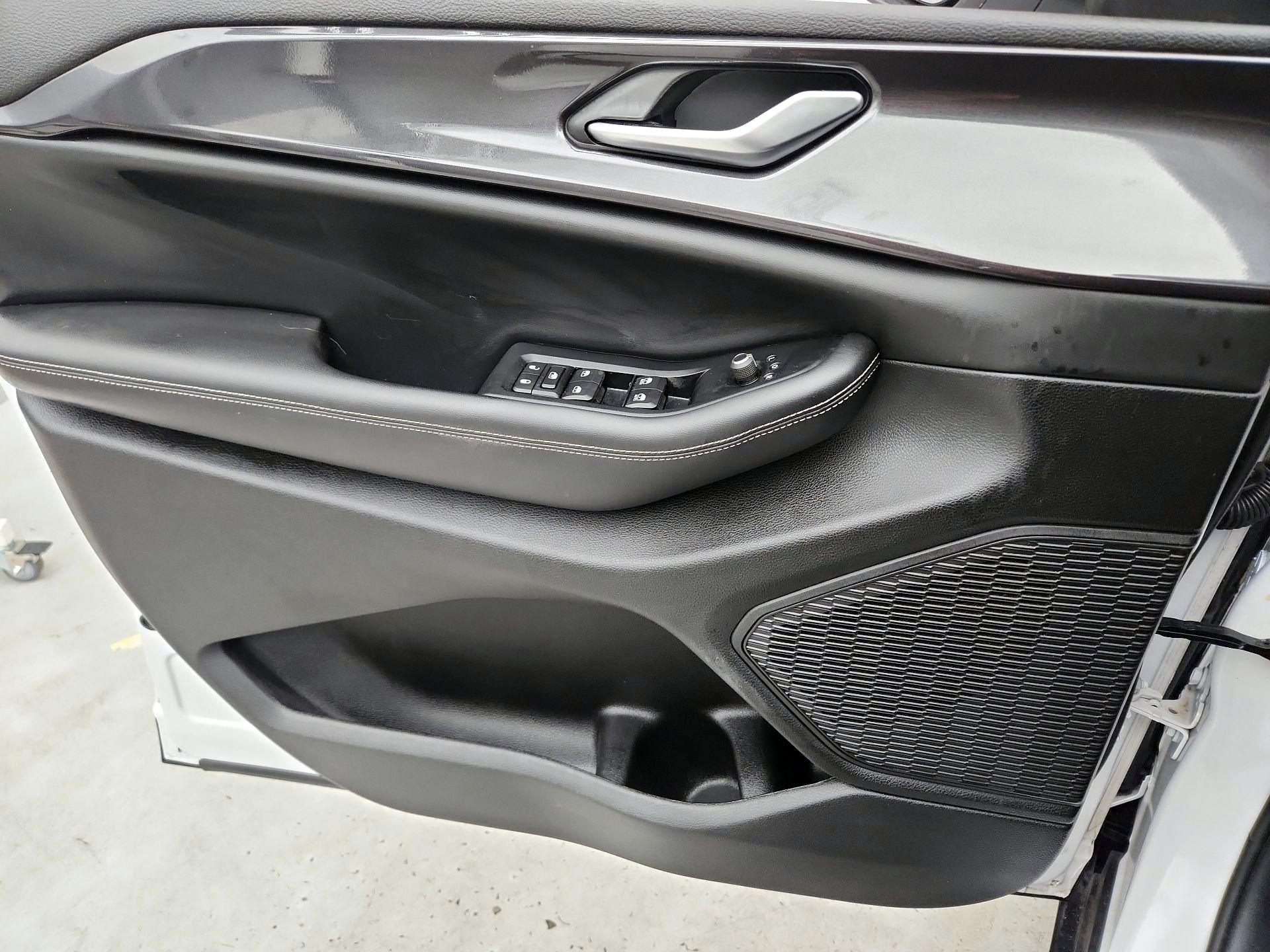 Thumbnail: 2023 Jeep Grand Cherokee - 12