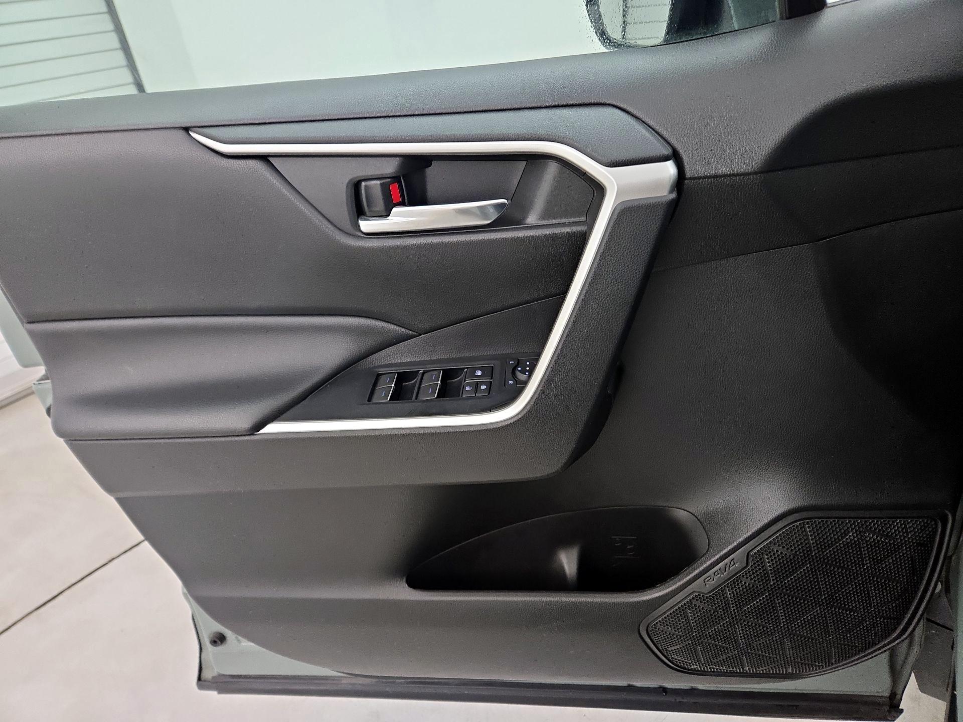 Thumbnail: 2022 Toyota RAV4 - 12