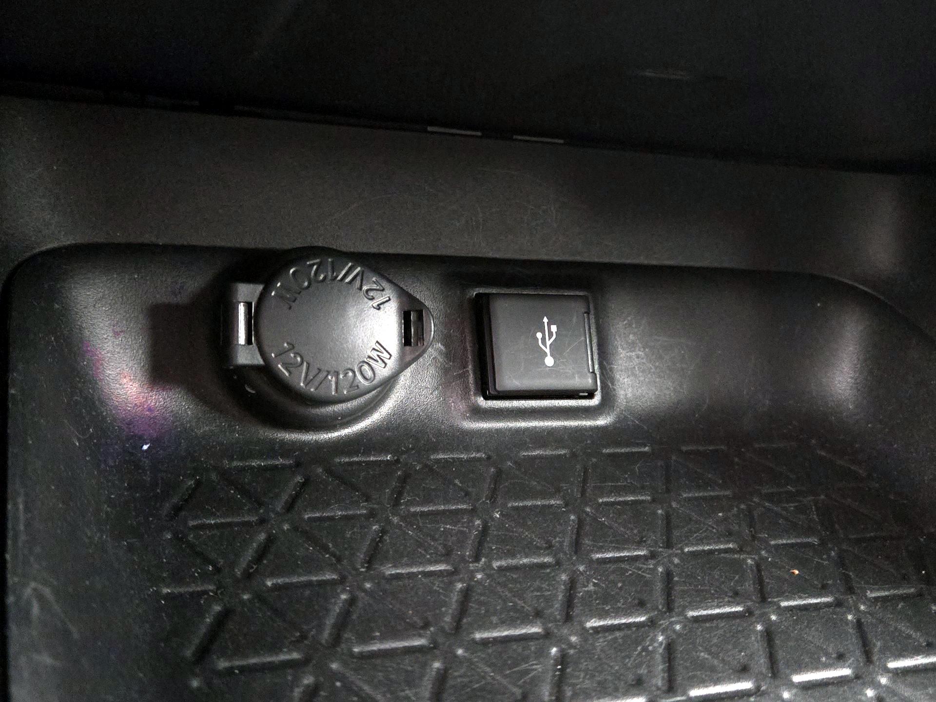 Thumbnail: 2022 Toyota RAV4 - 18