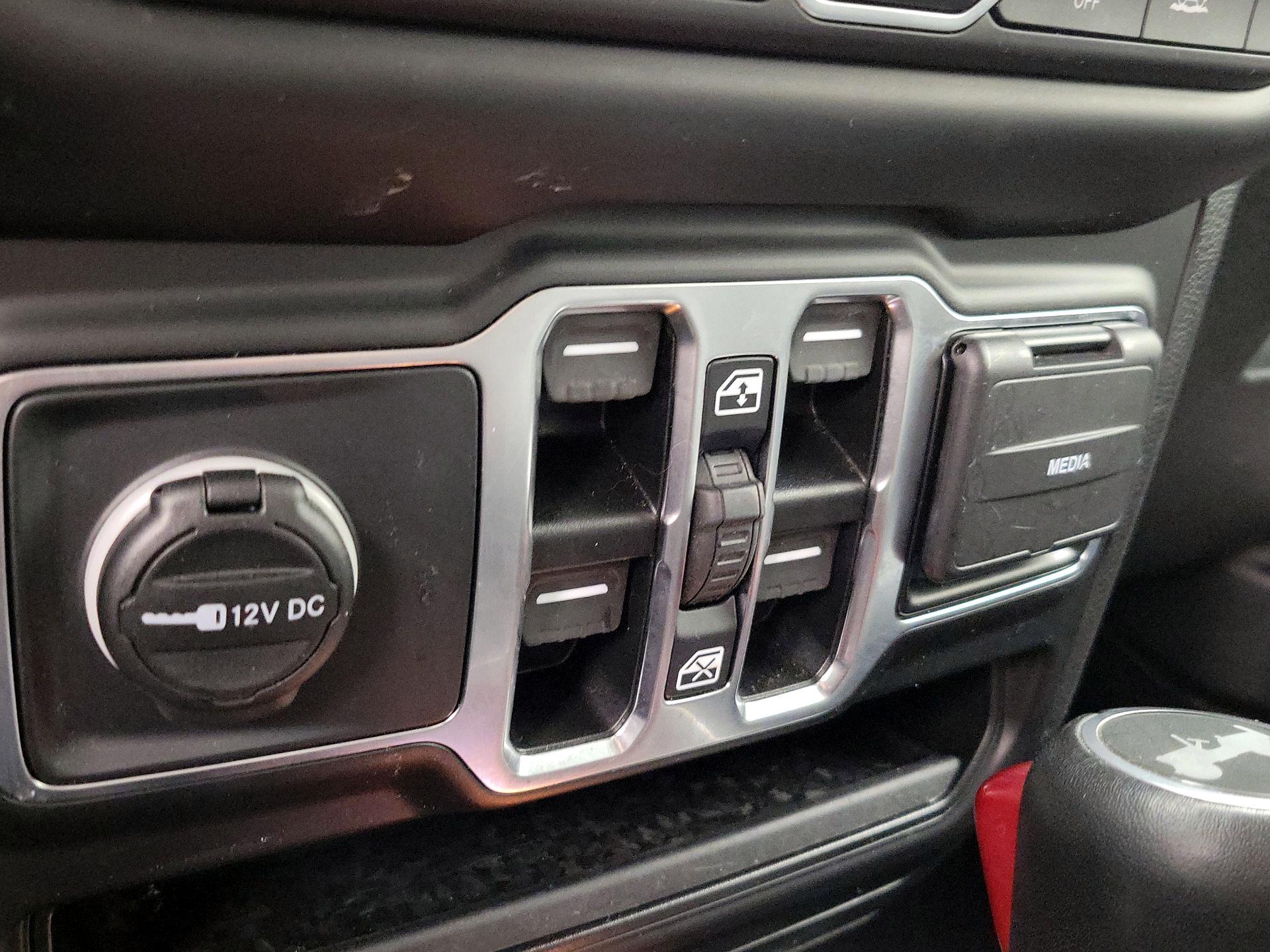 Thumbnail: 2021 Jeep Wrangler - 18