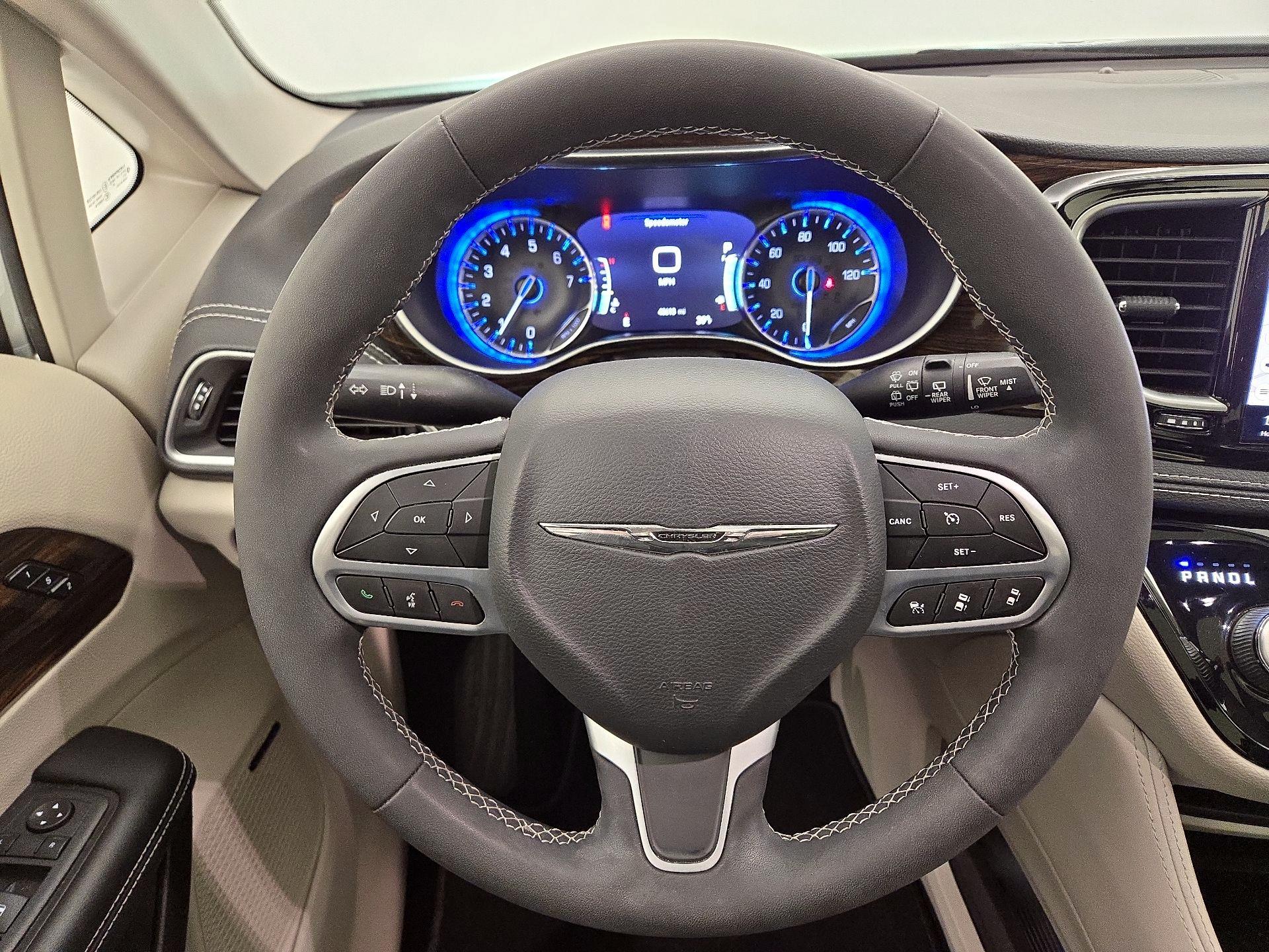 Thumbnail: 2022 Chrysler Pacifica - 10