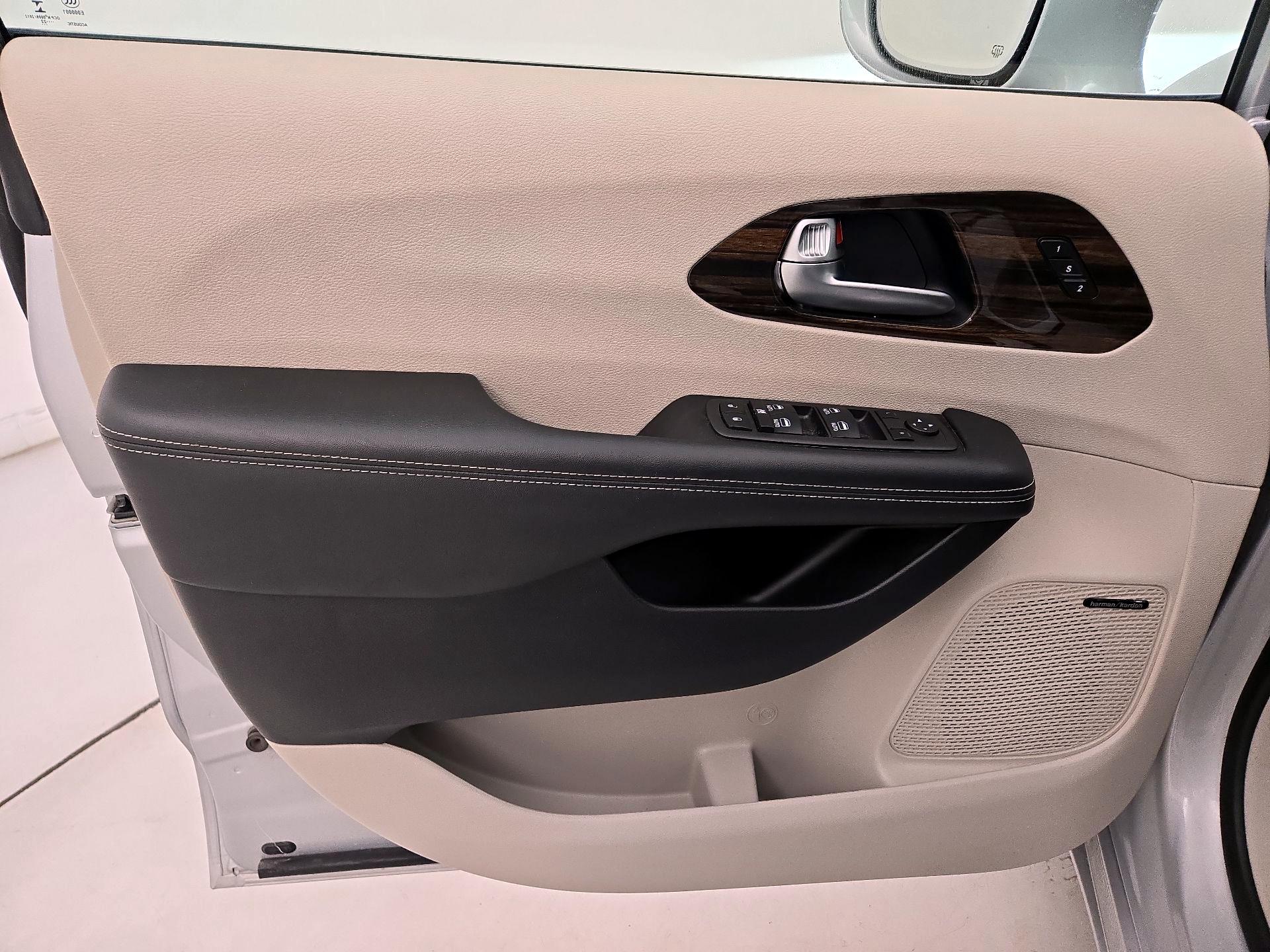 Thumbnail: 2022 Chrysler Pacifica - 12