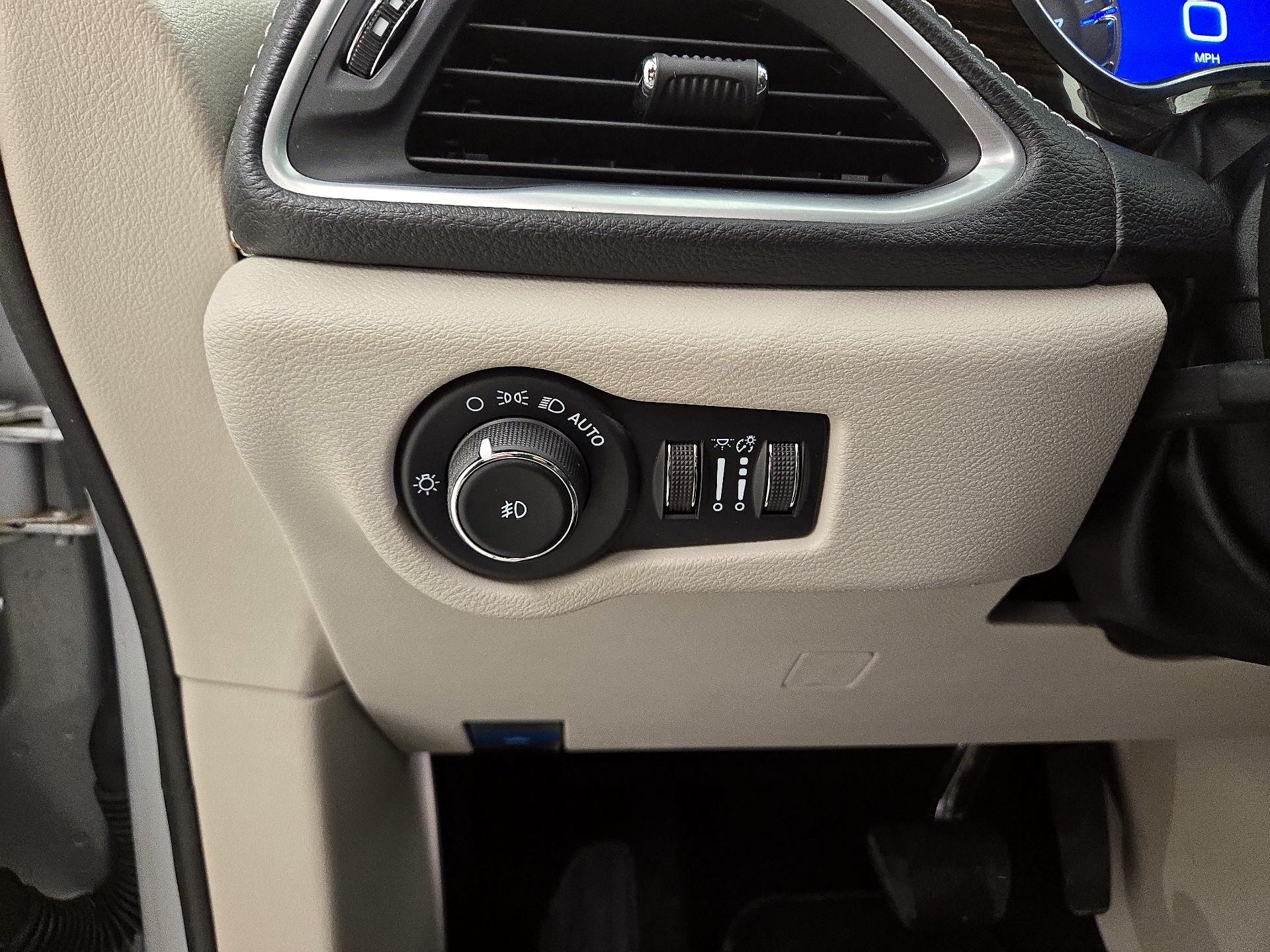 Thumbnail: 2022 Chrysler Pacifica - 13