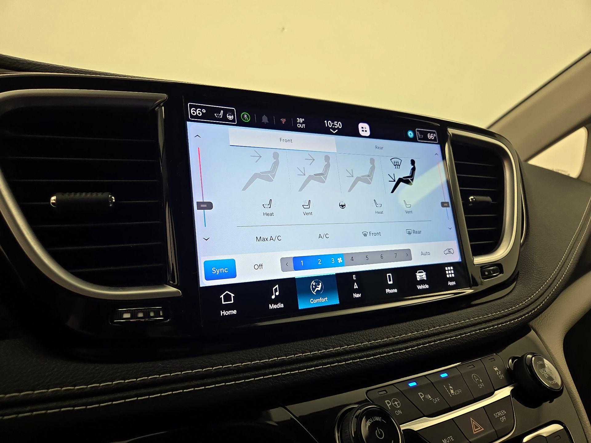 Thumbnail: 2022 Chrysler Pacifica - 17