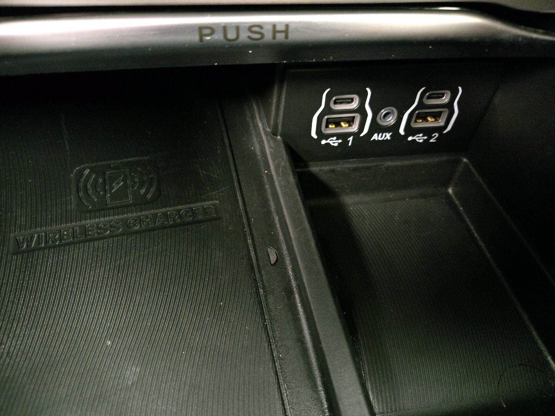 Thumbnail: 2022 Chrysler Pacifica - 19