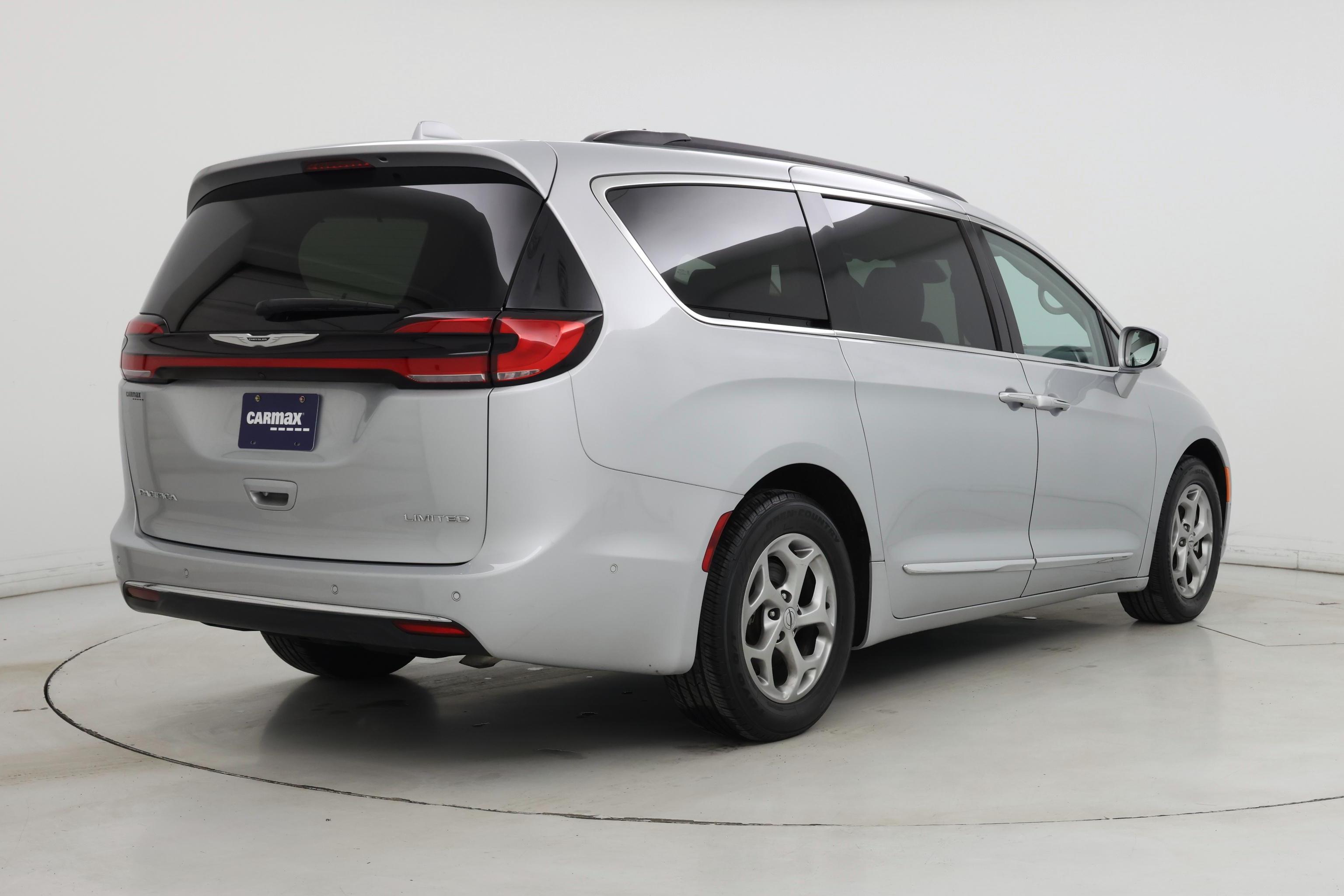 Thumbnail: 2022 Chrysler Pacifica - 8