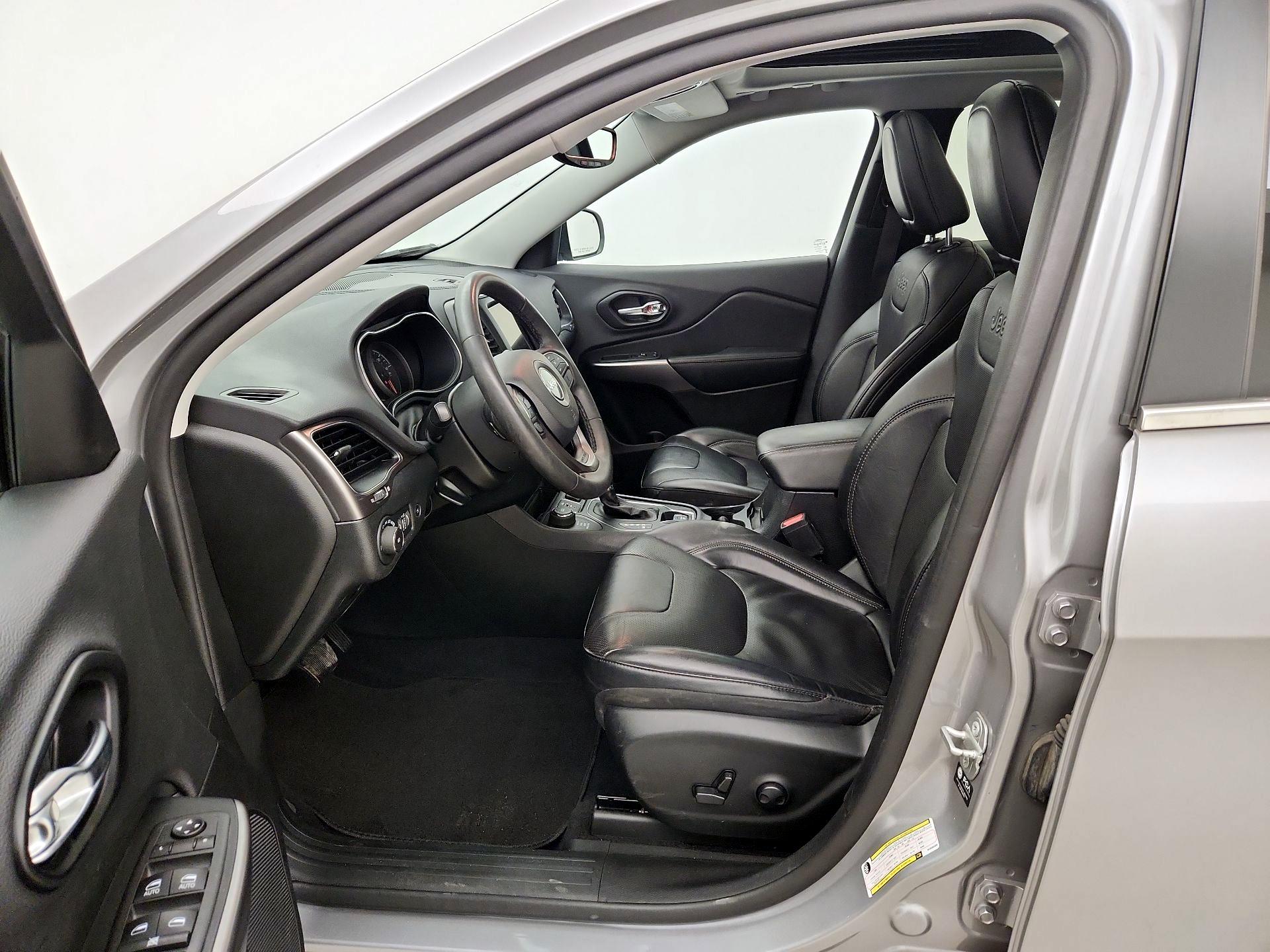 Thumbnail: 2022 Jeep Cherokee - 11