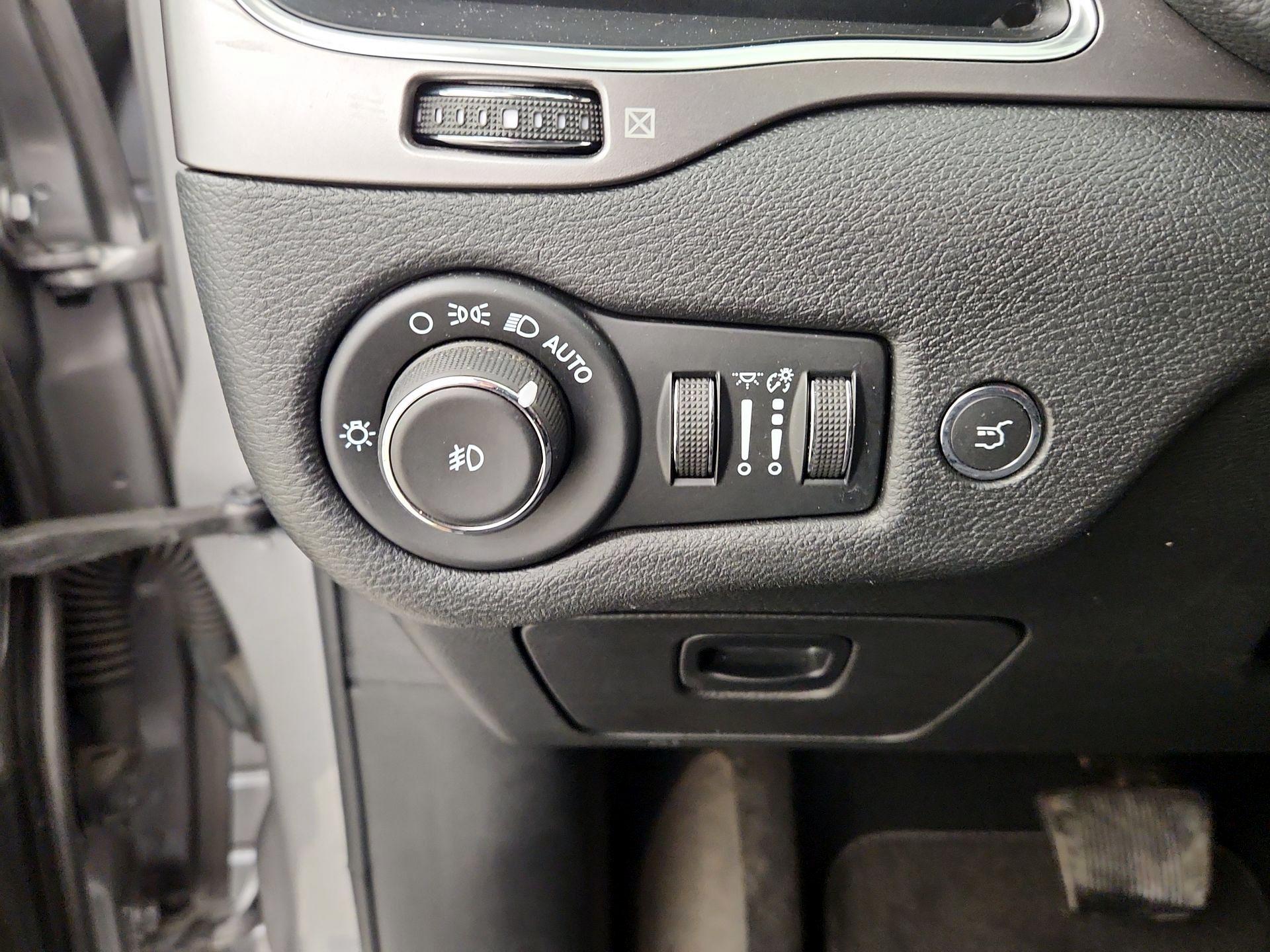 Thumbnail: 2022 Jeep Cherokee - 13