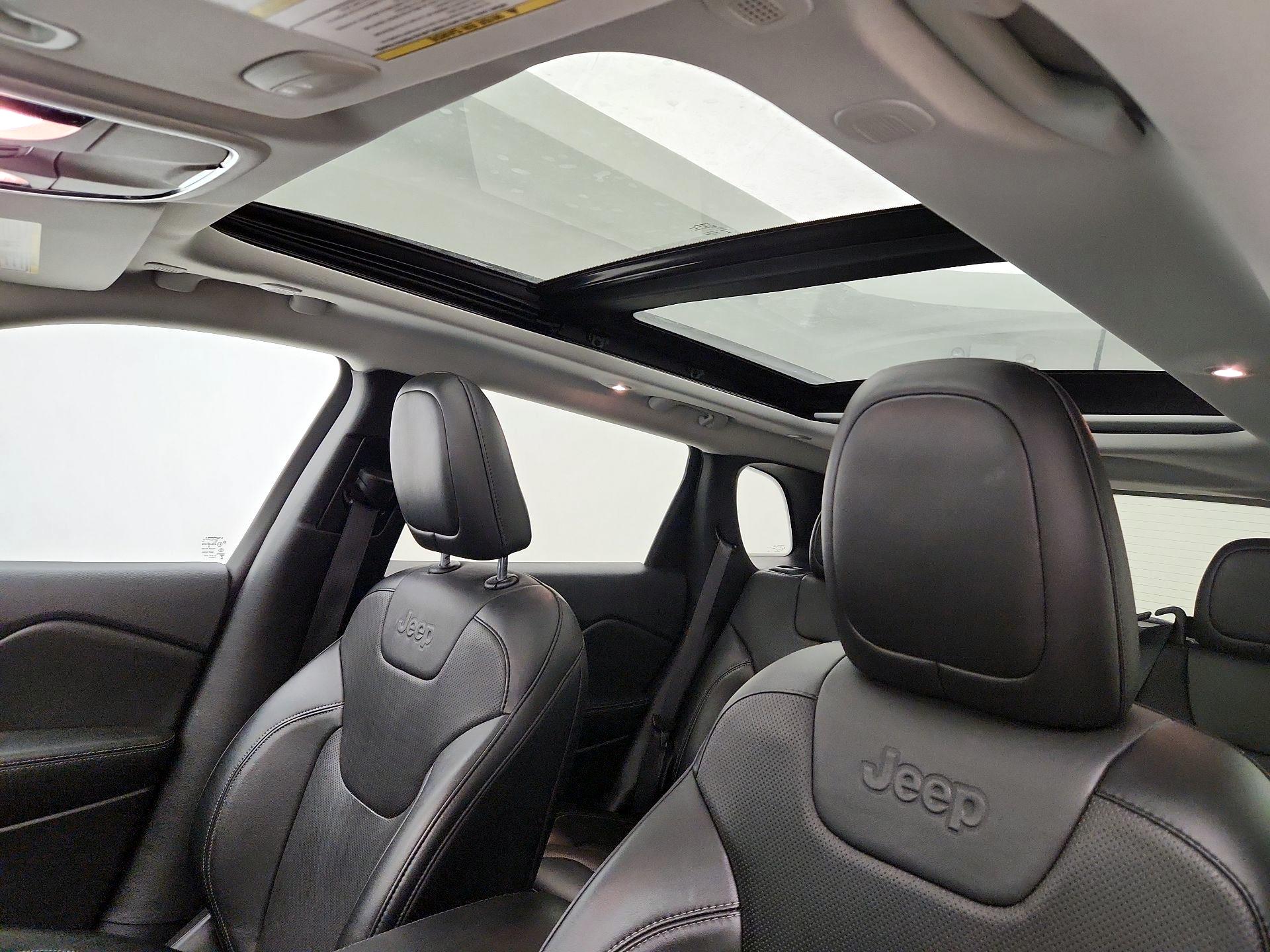 Thumbnail: 2022 Jeep Cherokee - 19