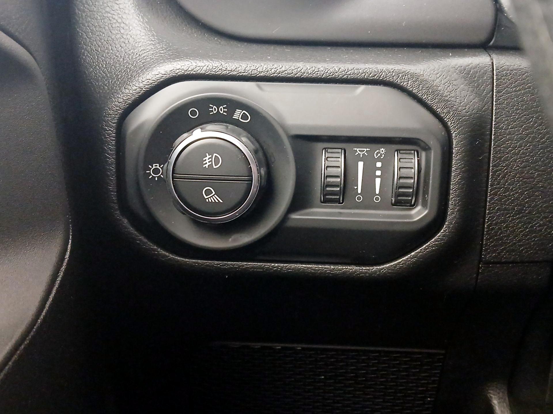 Thumbnail: 2021 Jeep Gladiator - 13