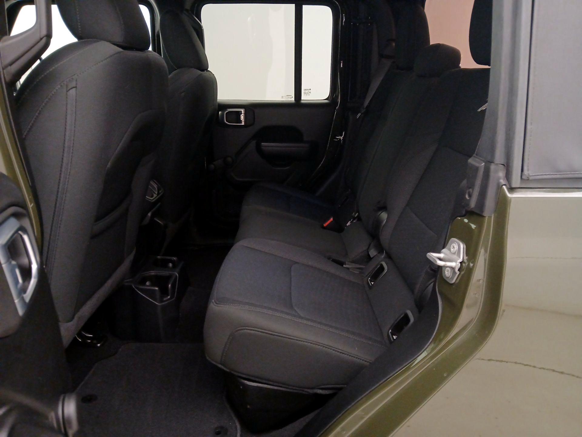 Thumbnail: 2021 Jeep Gladiator - 19