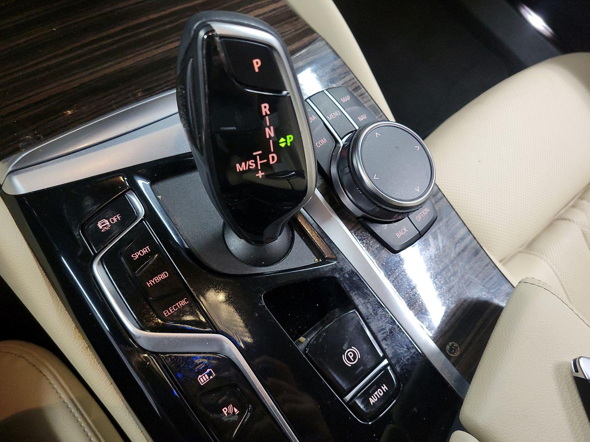 Thumbnail: 2023 BMW 5 Series - 14