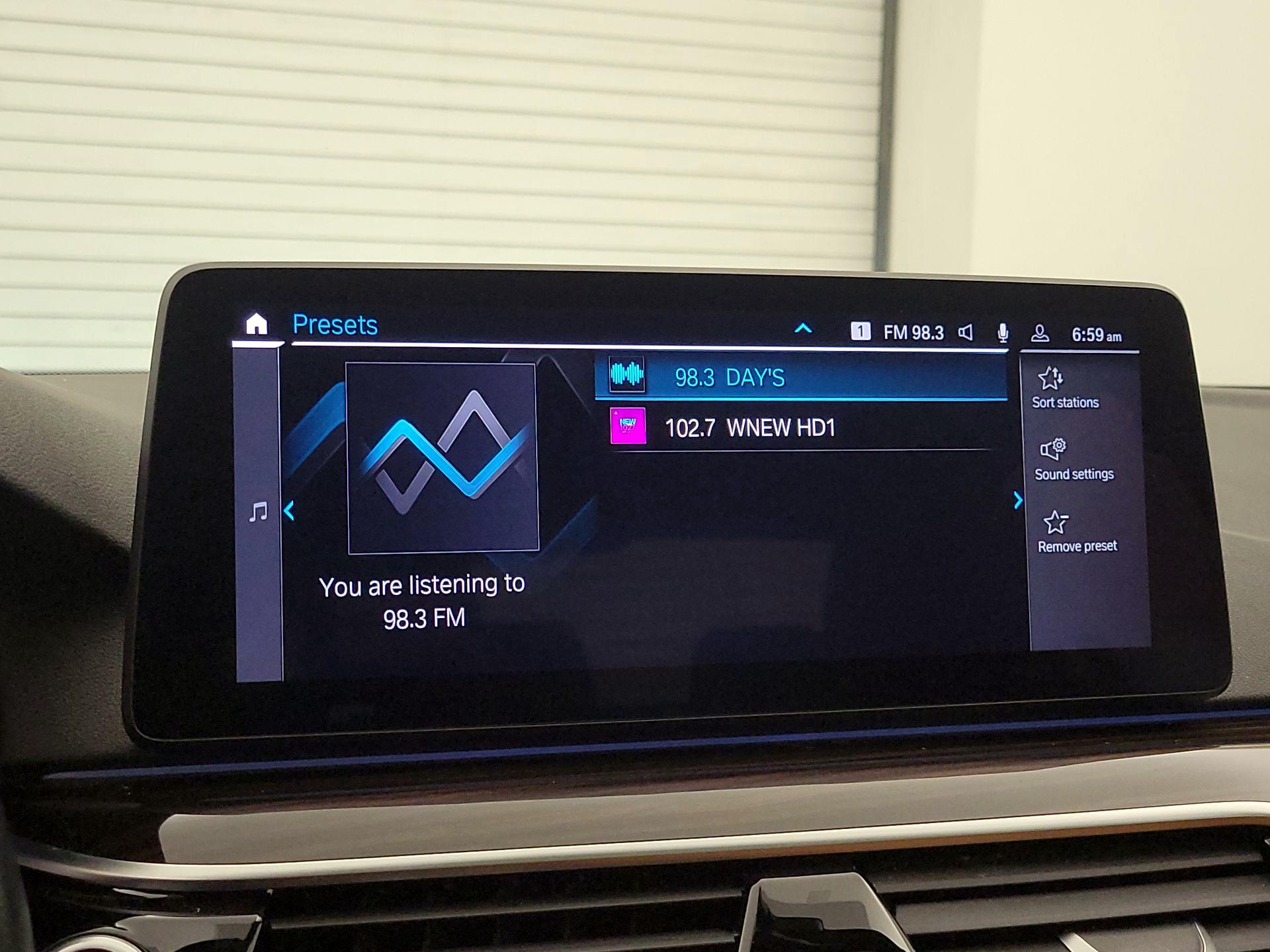 Thumbnail: 2023 BMW 5 Series - 16