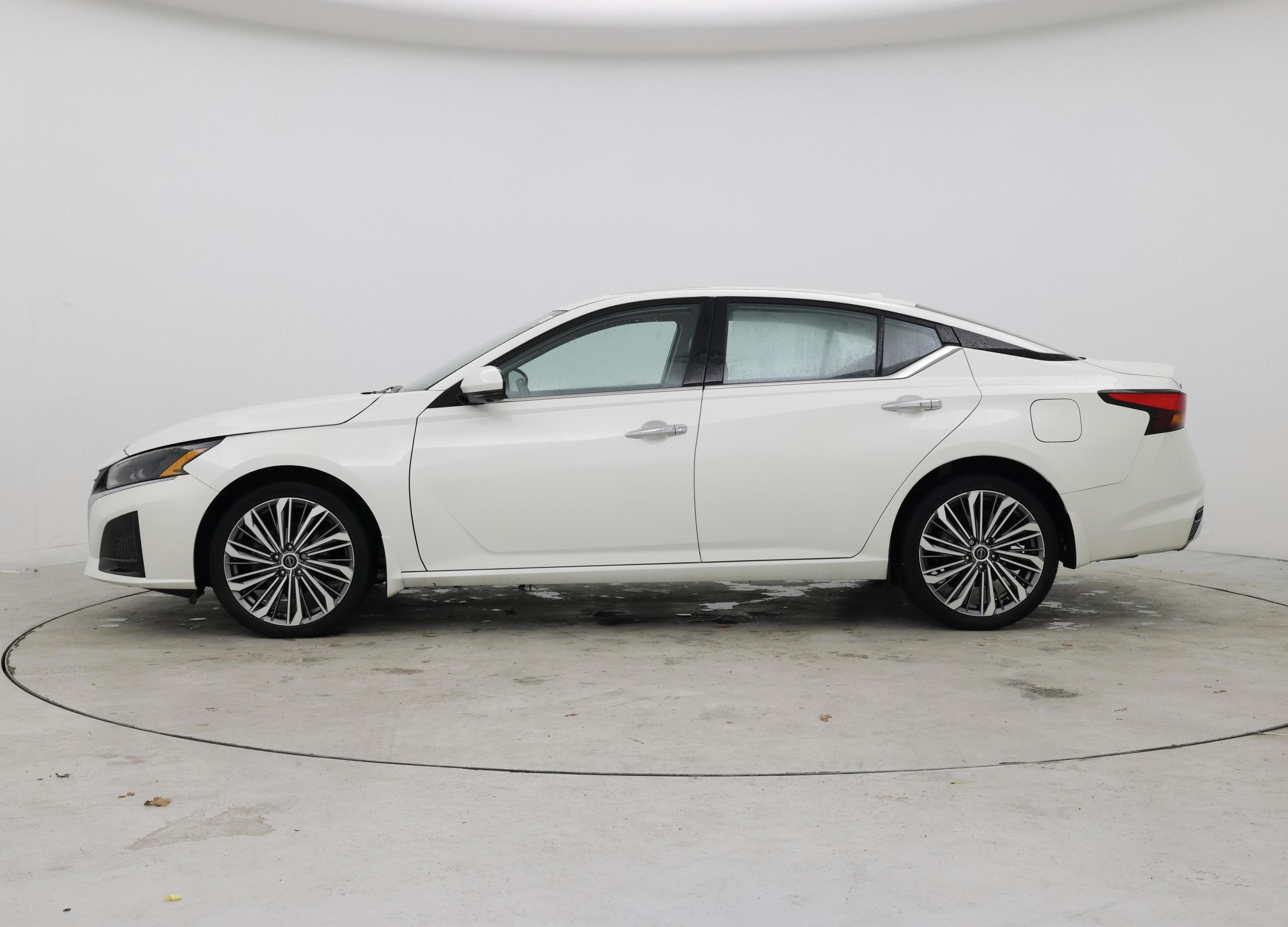 Thumbnail: 2023 Nissan Altima - 3