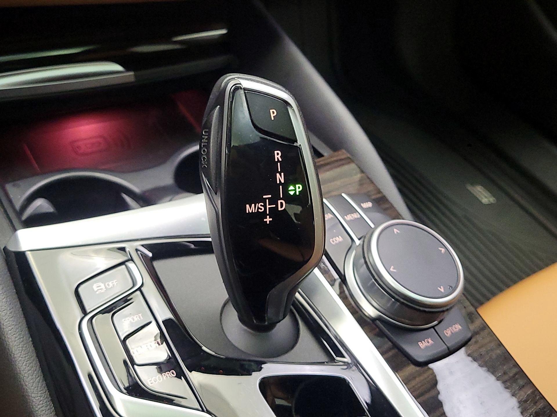 Thumbnail: 2021 BMW 5 Series - 16