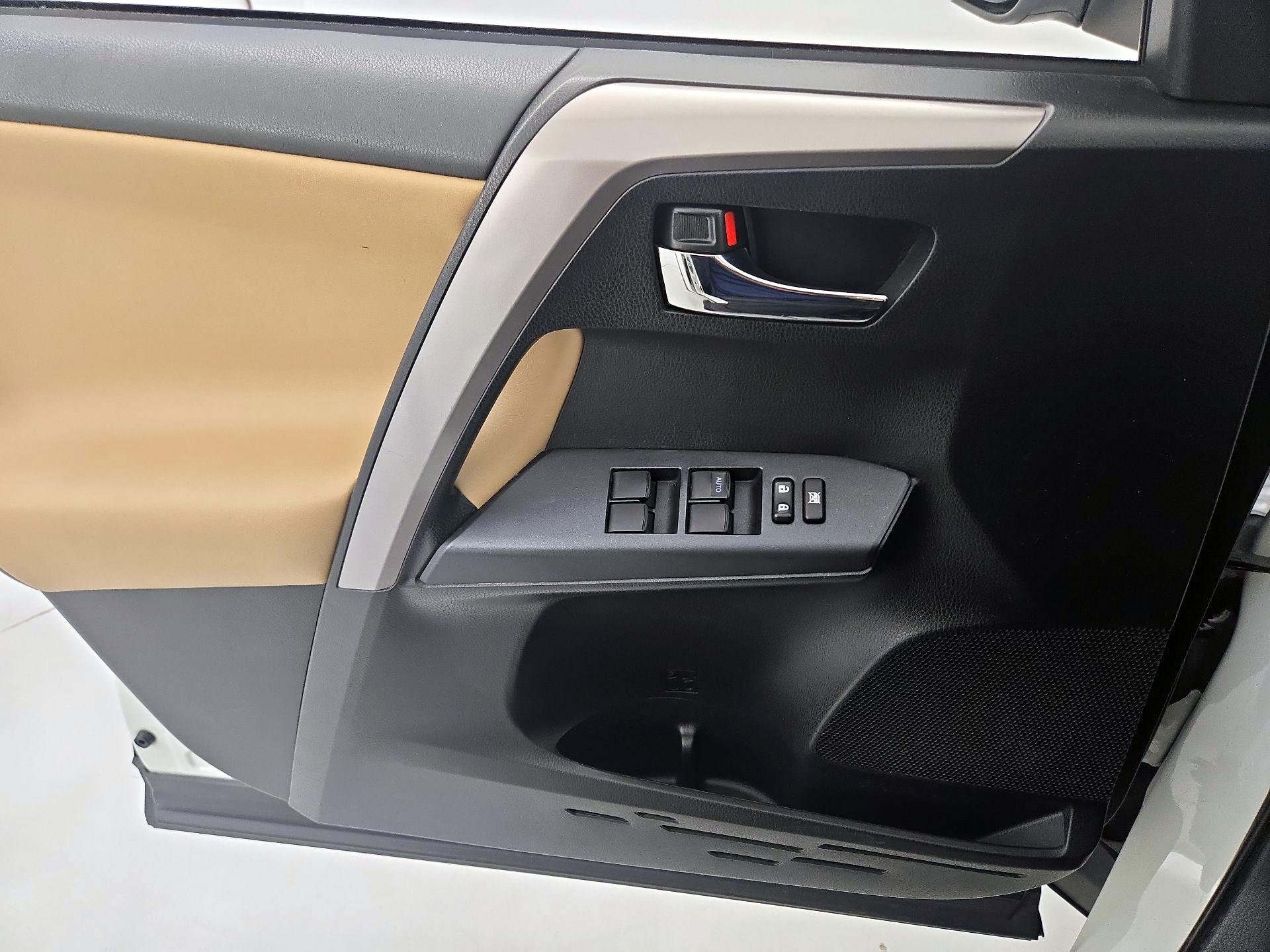 Thumbnail: 2018 Toyota RAV4 - 12