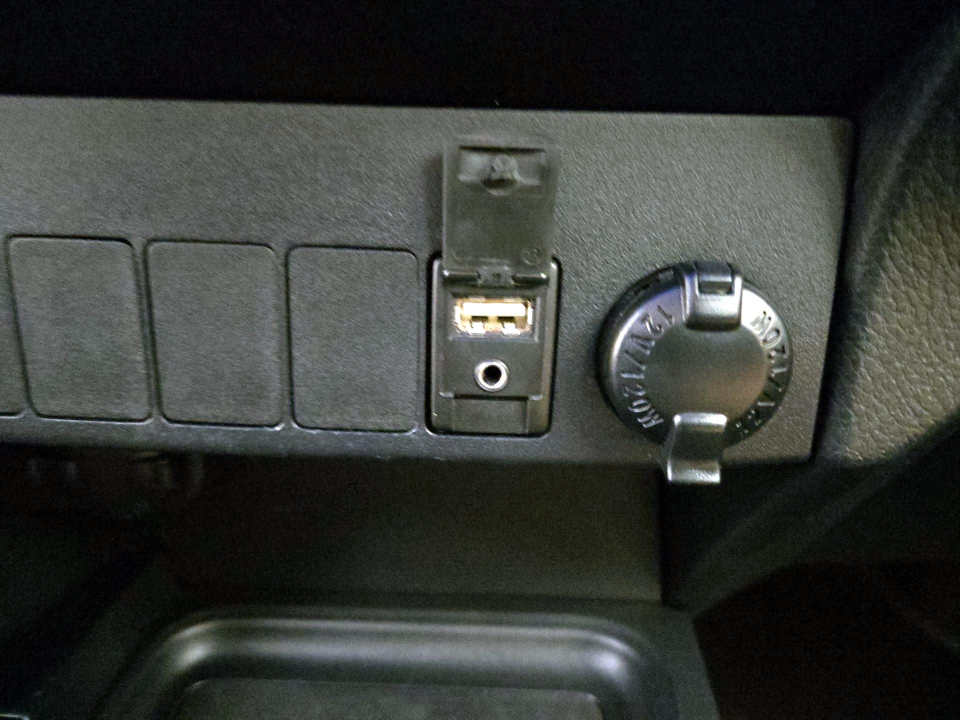 Thumbnail: 2018 Toyota RAV4 - 18