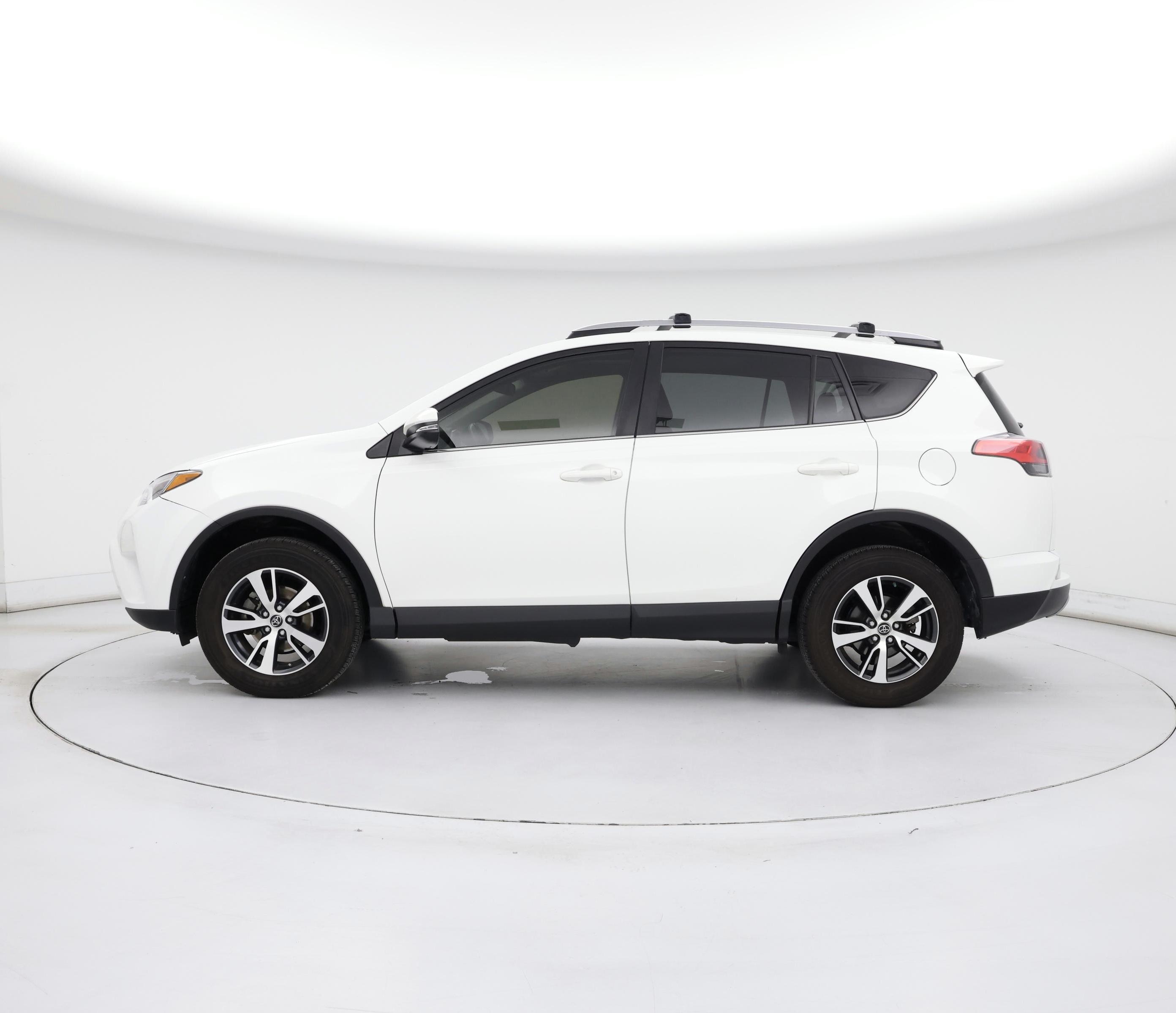 Thumbnail: 2018 Toyota RAV4 - 3