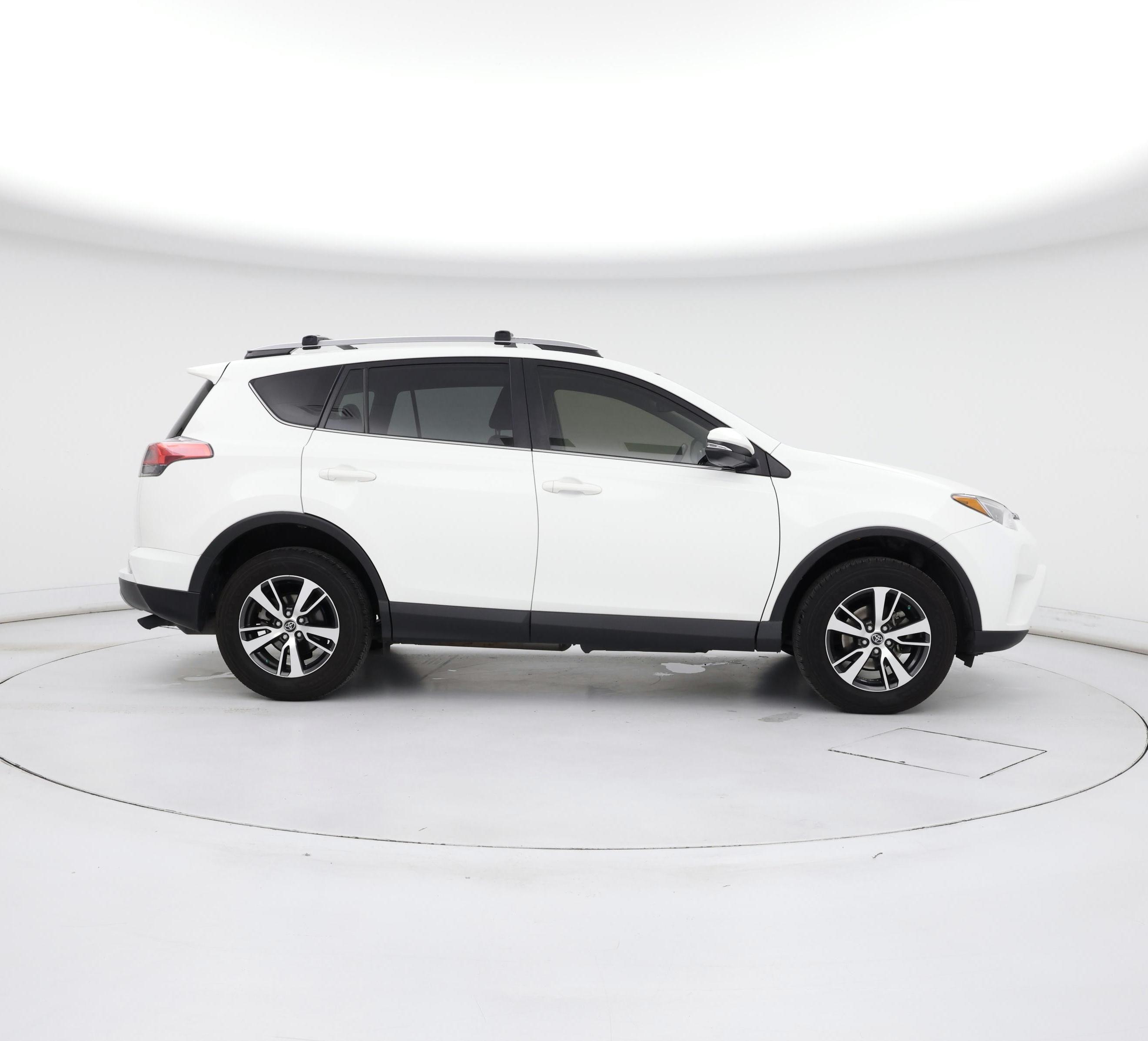 Thumbnail: 2018 Toyota RAV4 - 7