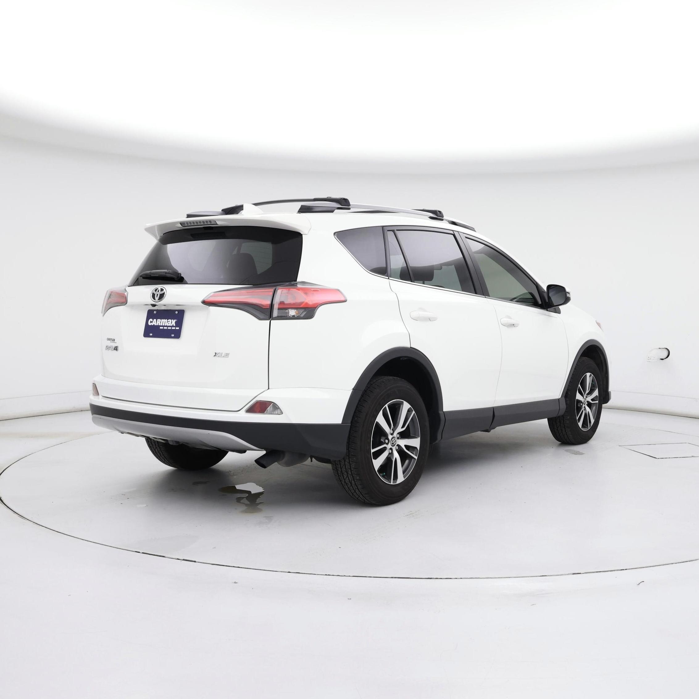 Thumbnail: 2018 Toyota RAV4 - 8