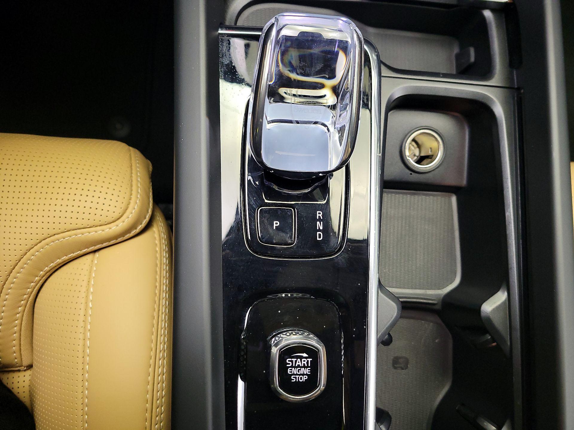 Thumbnail: 2024 Volvo XC60 - 16