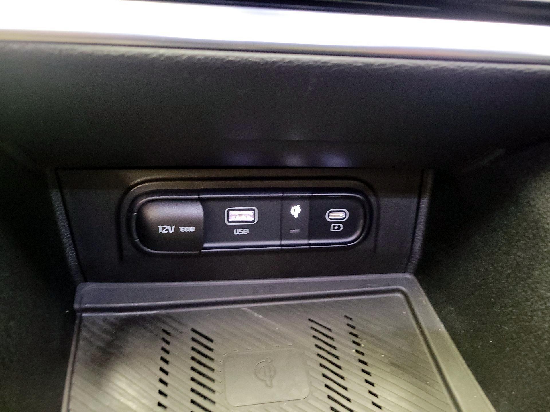 Thumbnail: 2023 Kia Sportage - 17