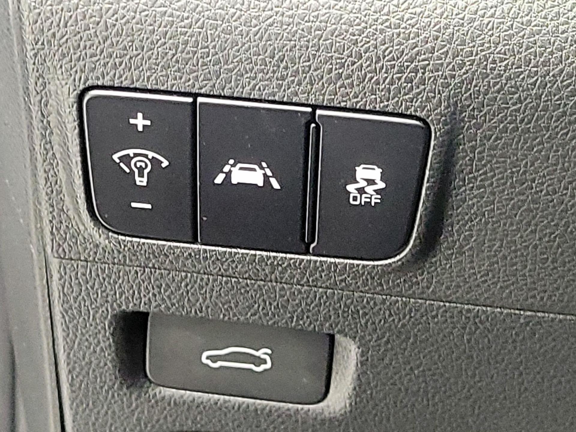 Thumbnail: 2022 Kia K5 - 11