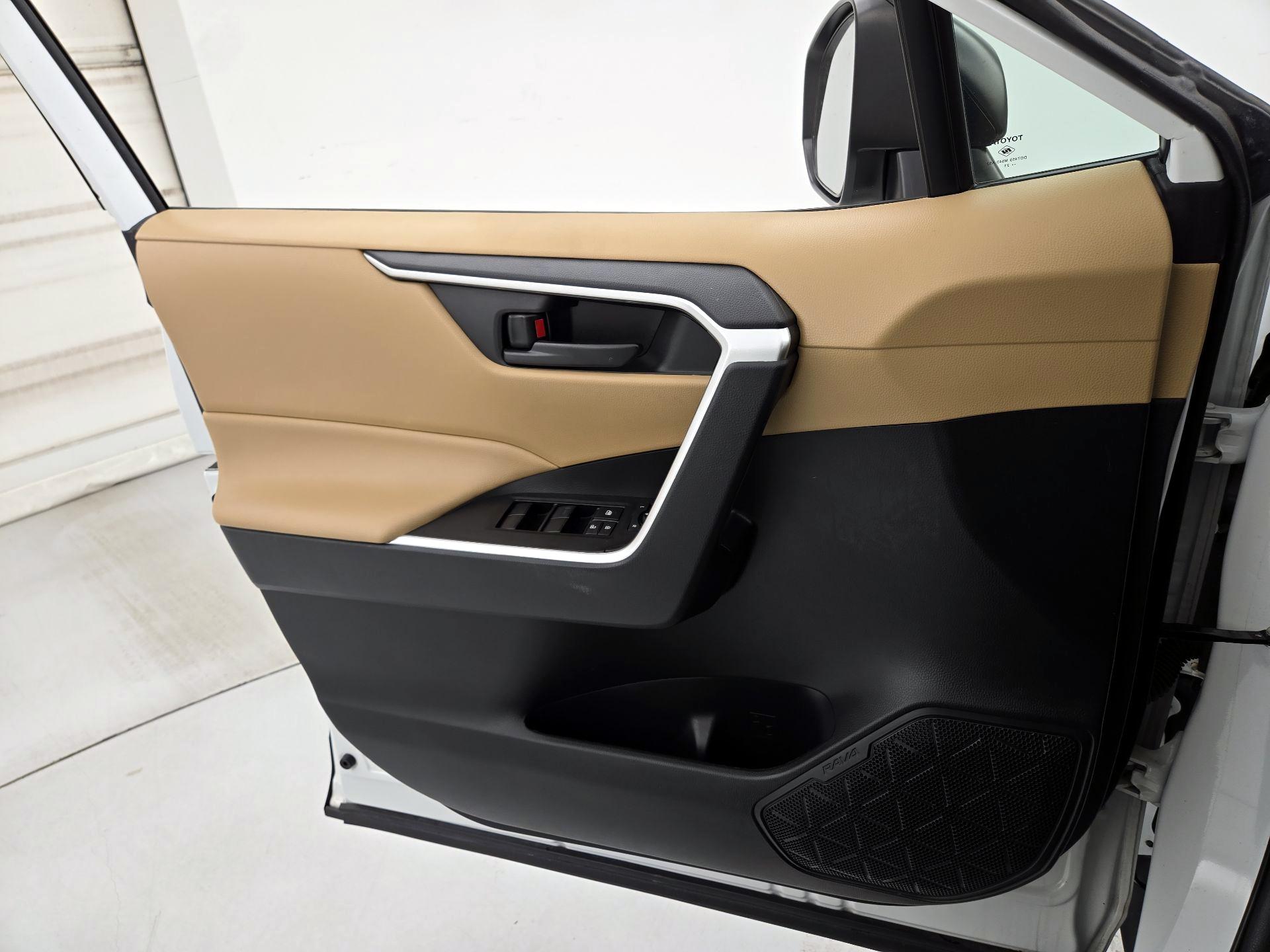 Thumbnail: 2022 Toyota RAV4 - 12