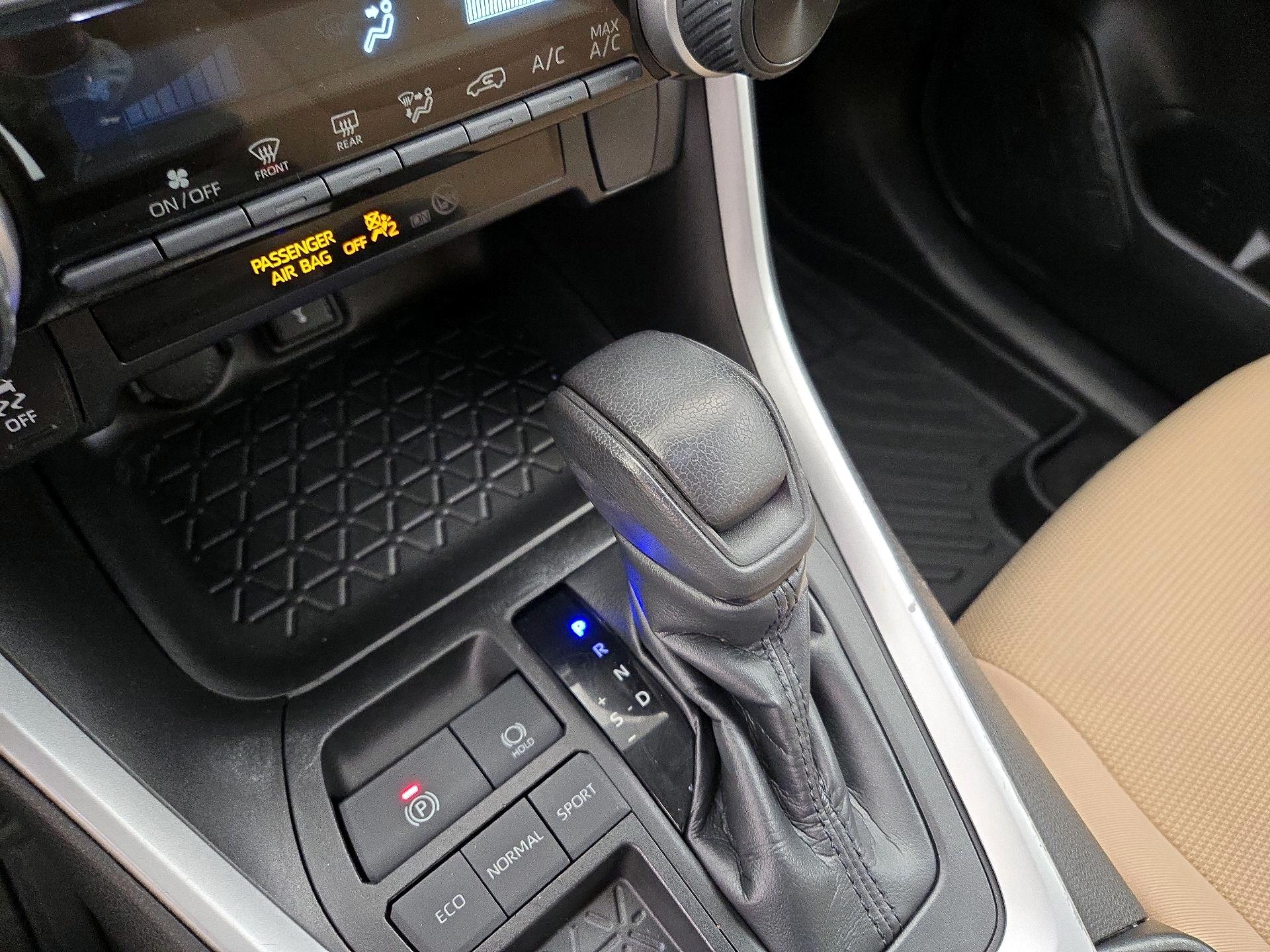 Thumbnail: 2022 Toyota RAV4 - 17