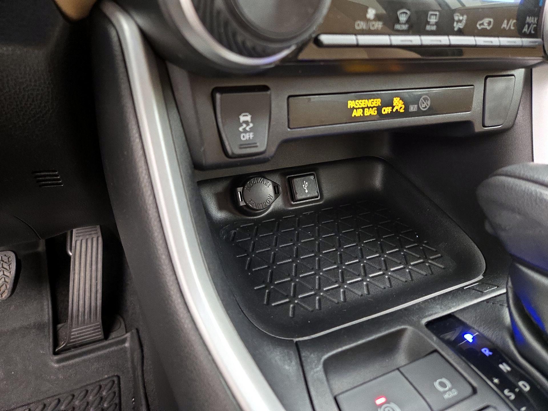 Thumbnail: 2022 Toyota RAV4 - 18