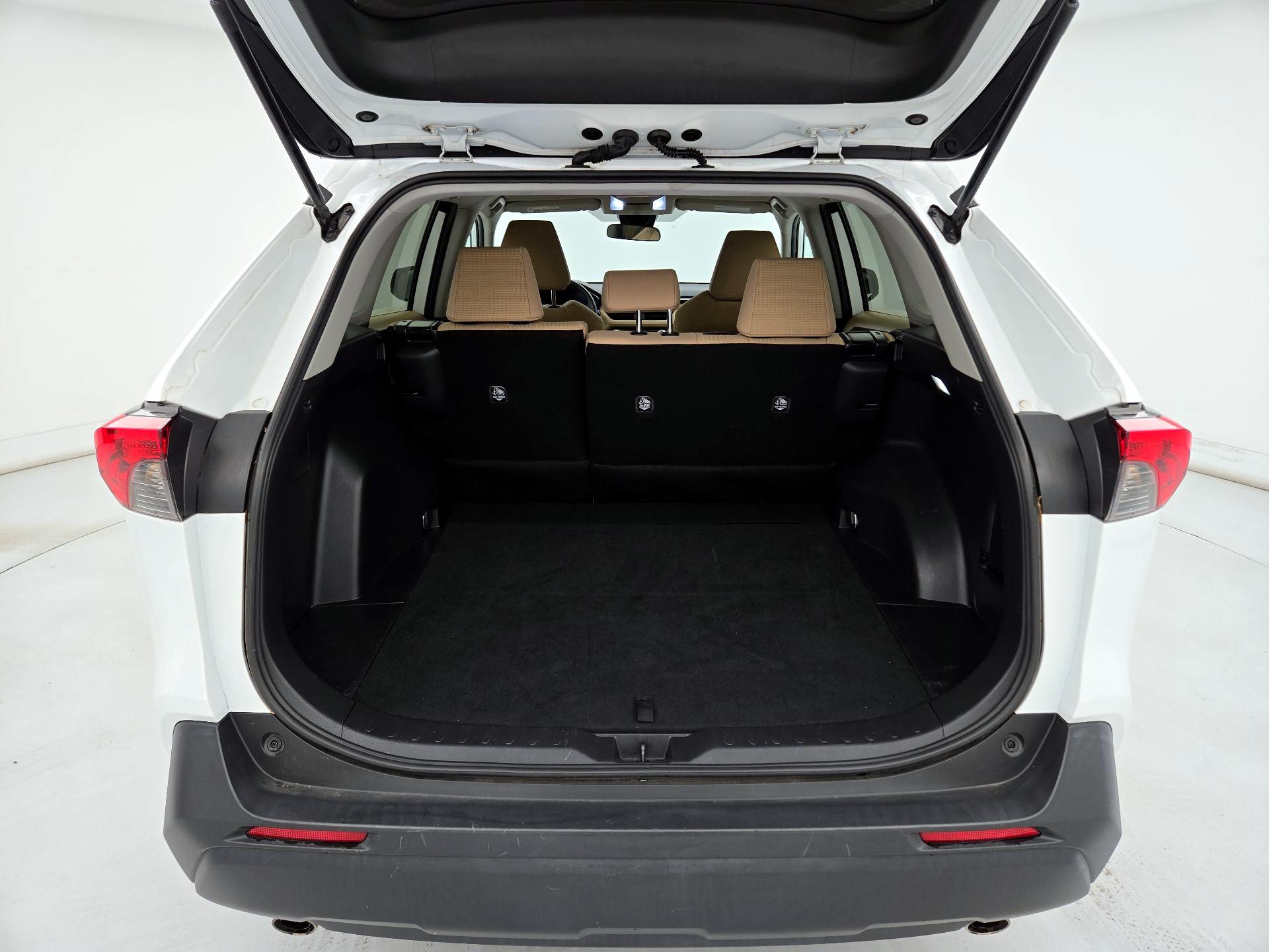 Thumbnail: 2022 Toyota RAV4 - 20