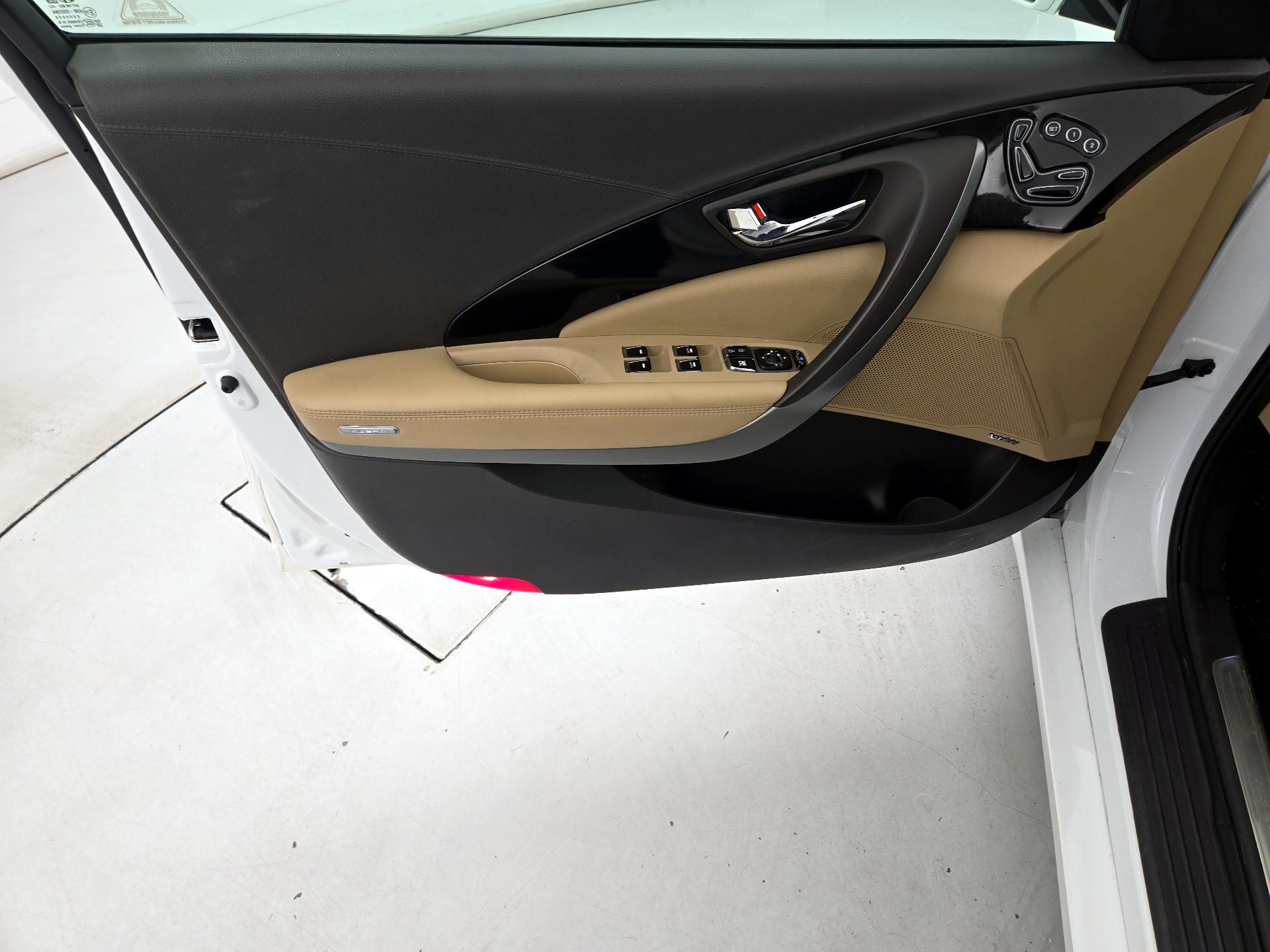 Thumbnail: 2017 Hyundai Azera - 12