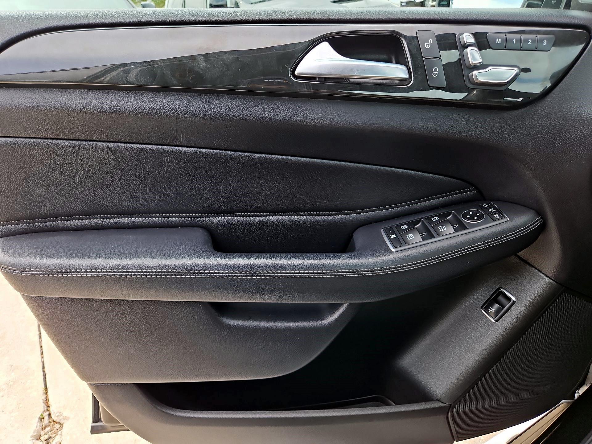 Thumbnail: 2016 Mercedes-Benz GLE - 10