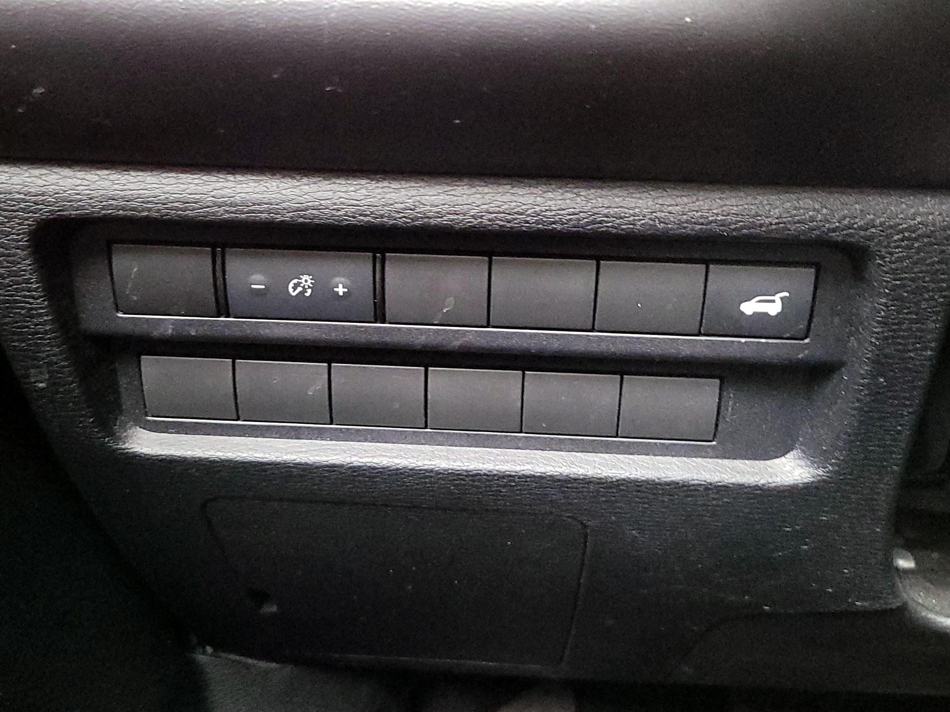 Thumbnail: 2022 Mitsubishi Outlander - 13