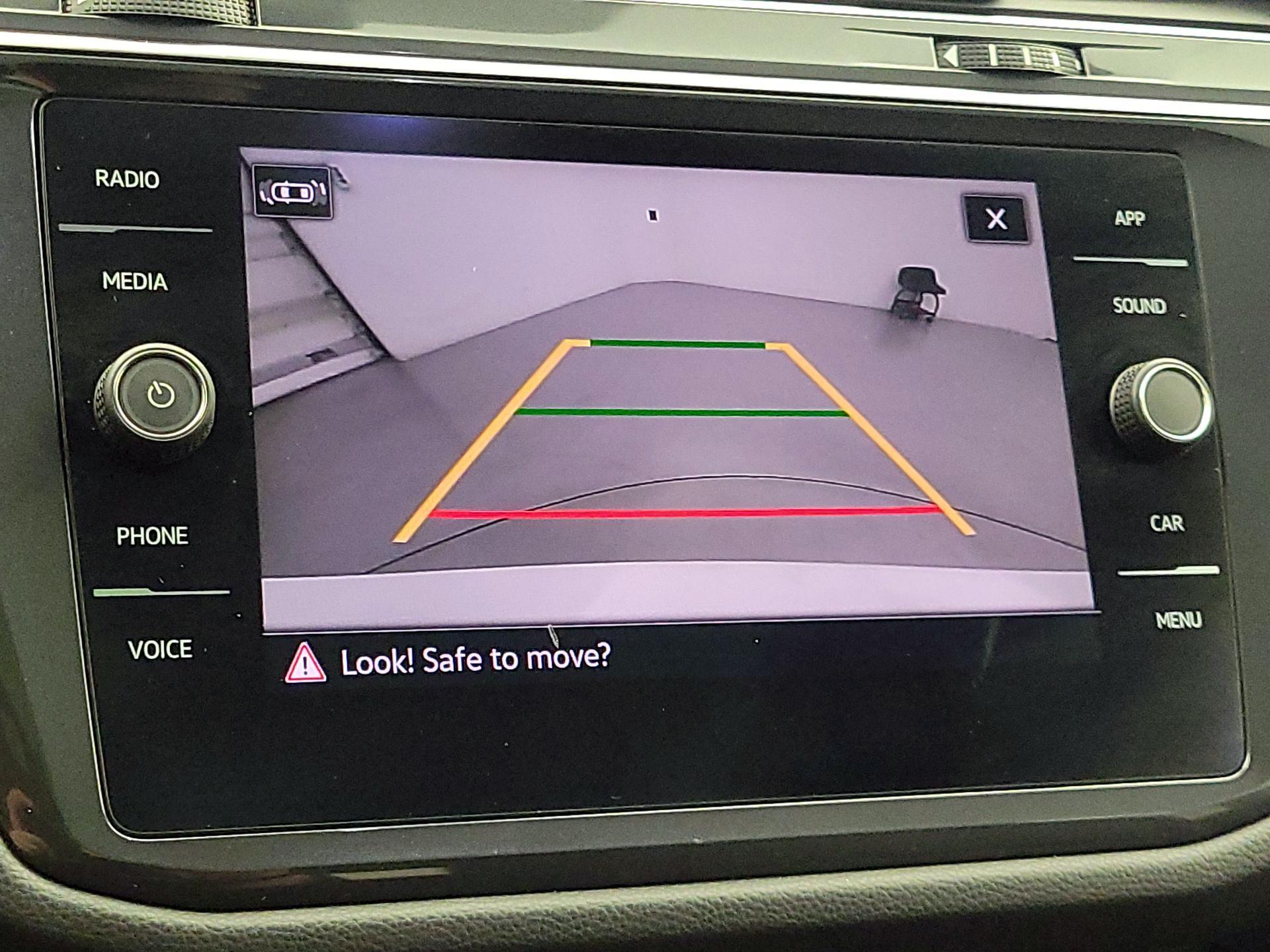 Thumbnail: 2021 Volkswagen Tiguan - 15