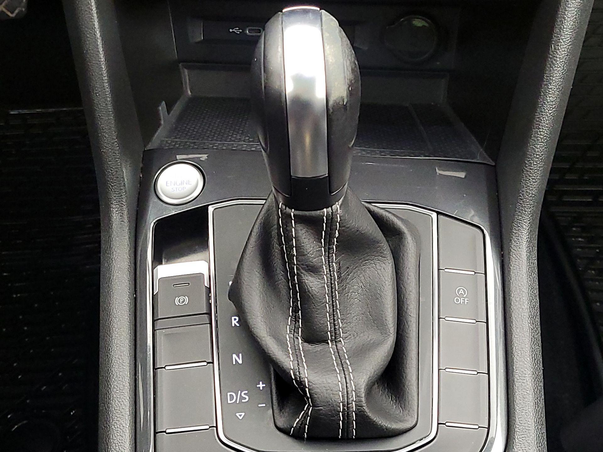 Thumbnail: 2021 Volkswagen Tiguan - 18