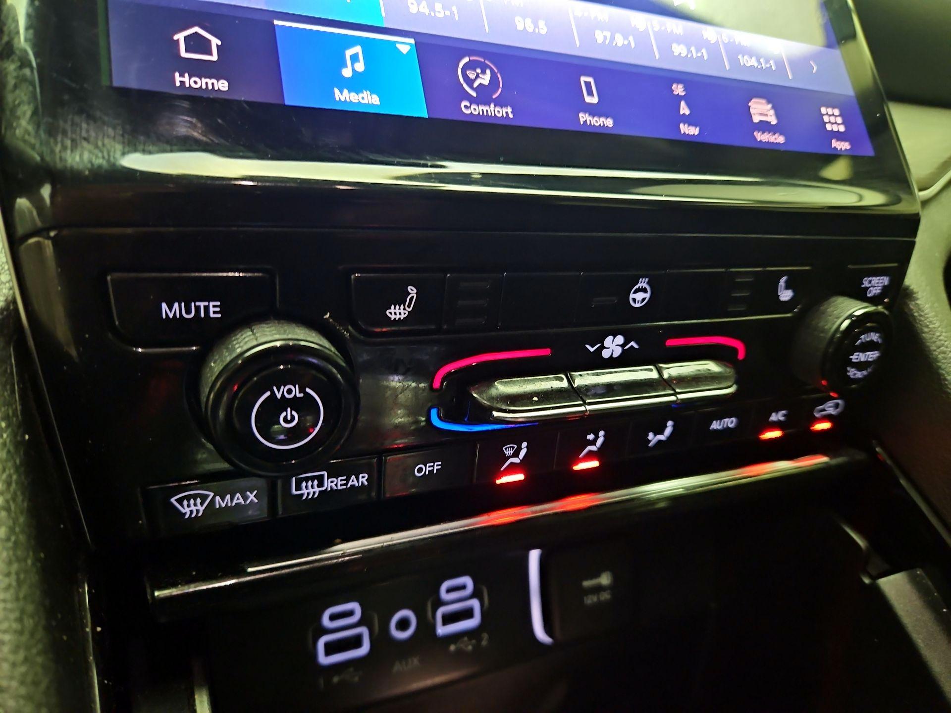 Thumbnail: 2023 Jeep Grand Cherokee - 17