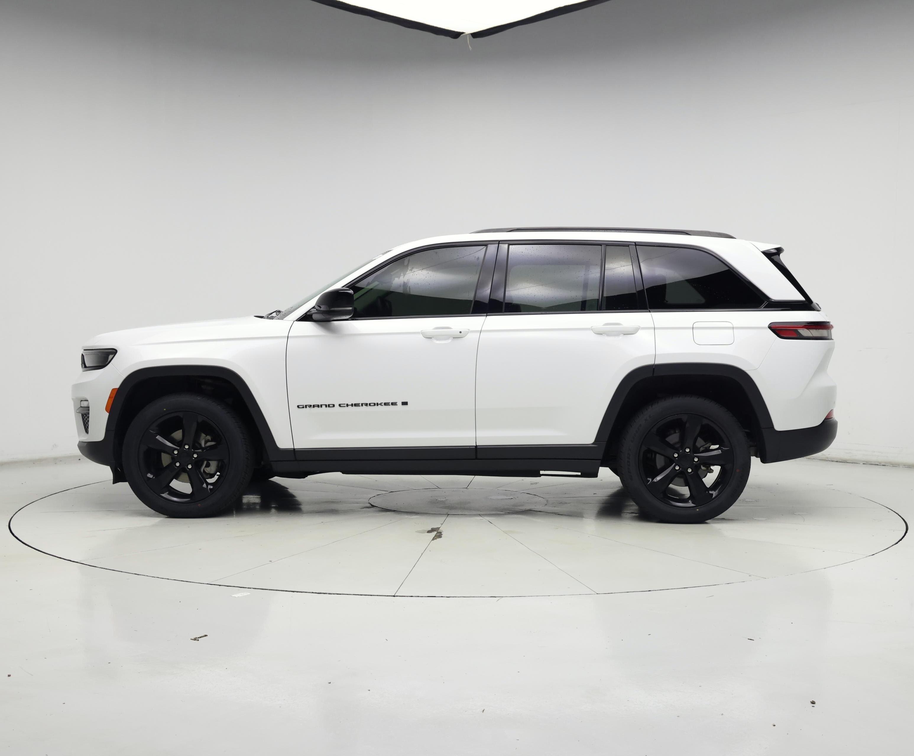 Thumbnail: 2023 Jeep Grand Cherokee - 3