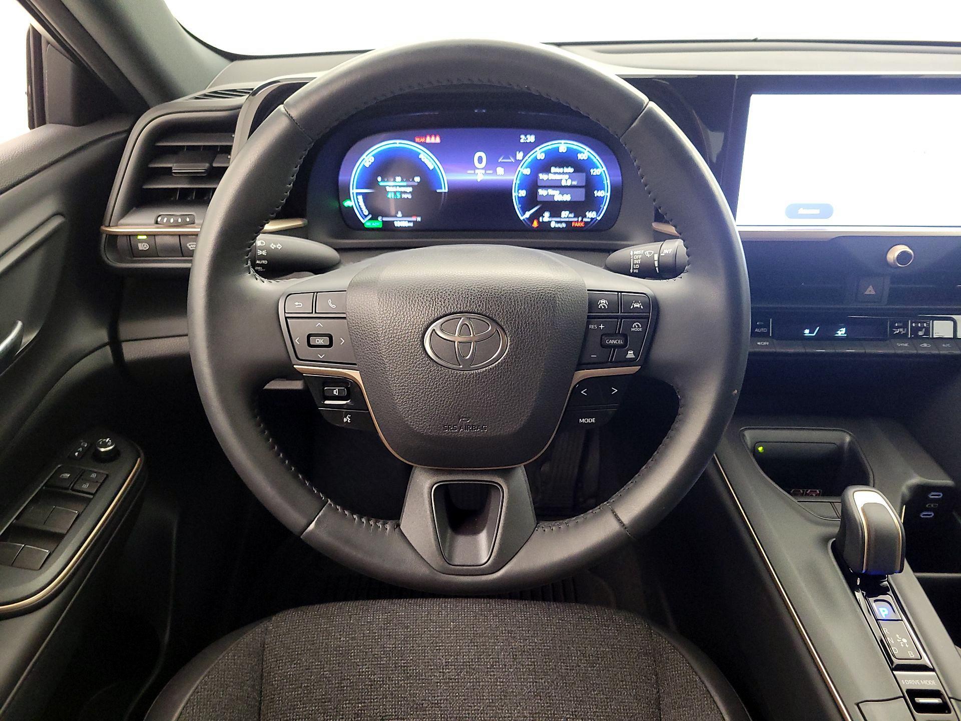 Thumbnail: 2023 Toyota Crown - 10