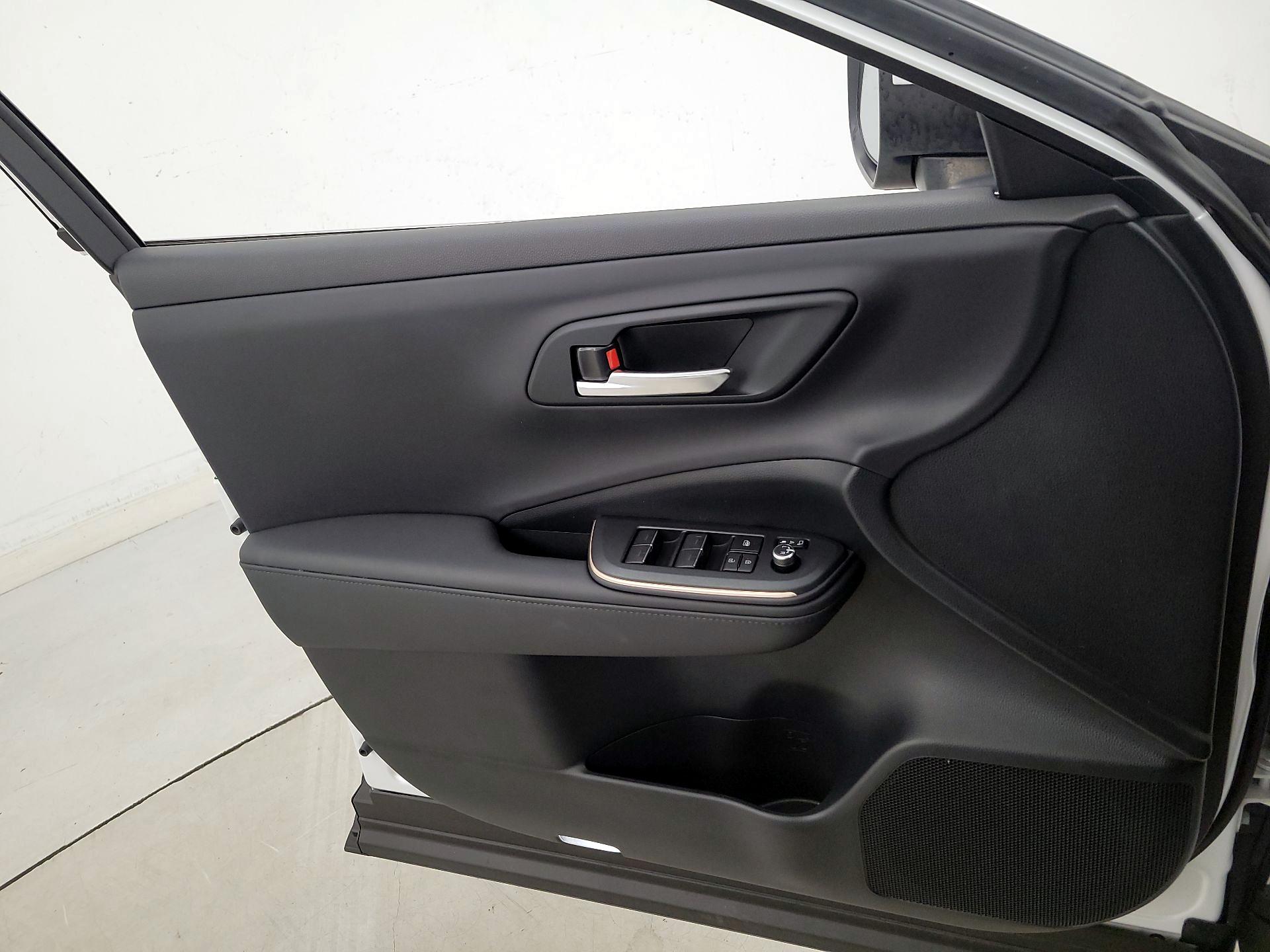 Thumbnail: 2023 Toyota Crown - 12