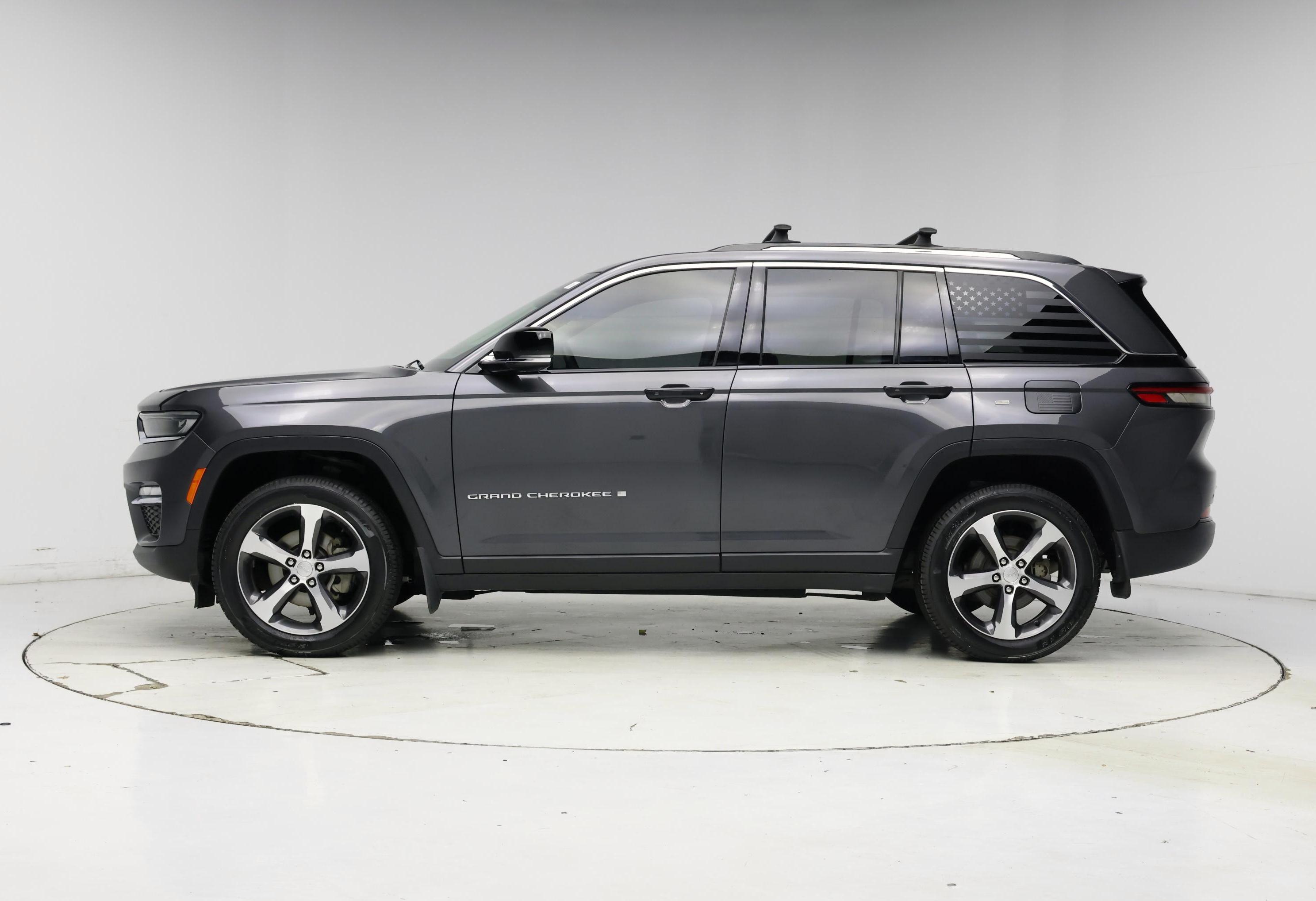 Thumbnail: 2023 Jeep Grand Cherokee - 3