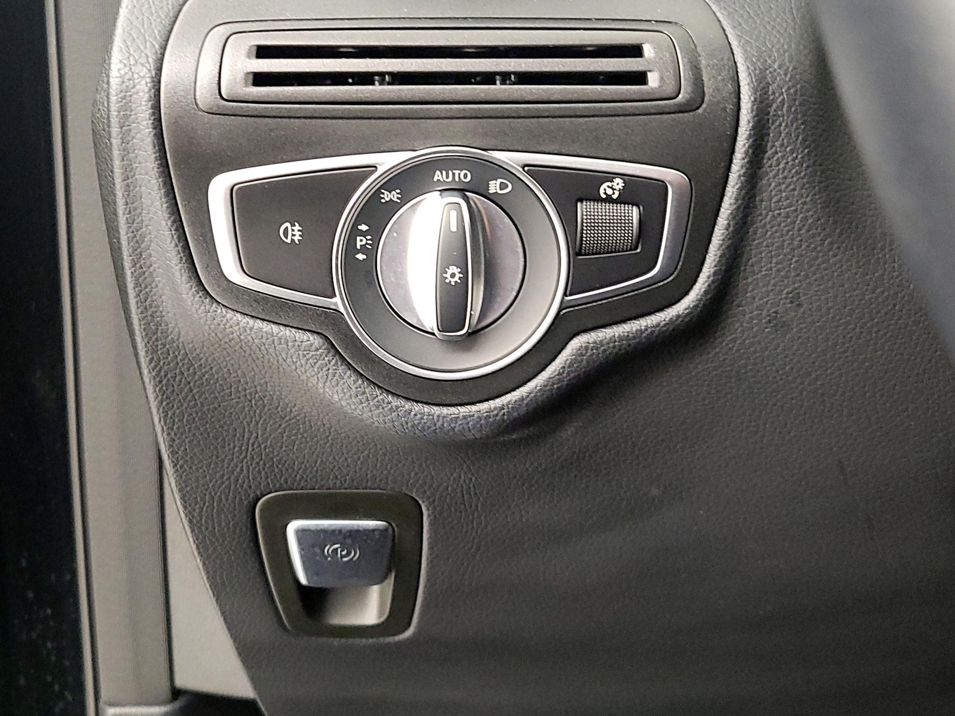 Thumbnail: 2022 Mercedes-Benz GLC - 13