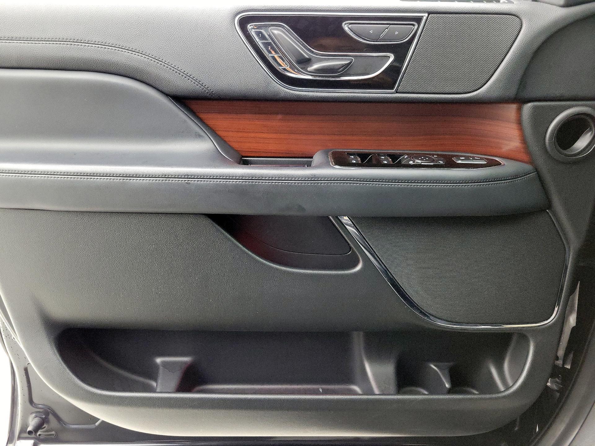 Thumbnail: 2023 Lincoln Navigator - 12