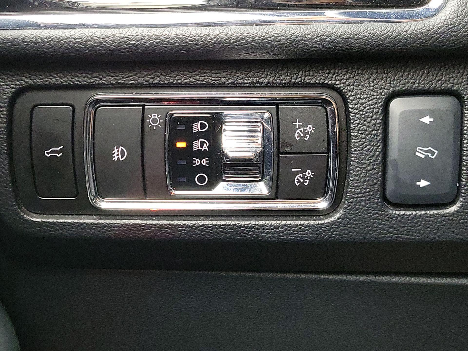 Thumbnail: 2023 Lincoln Navigator - 13