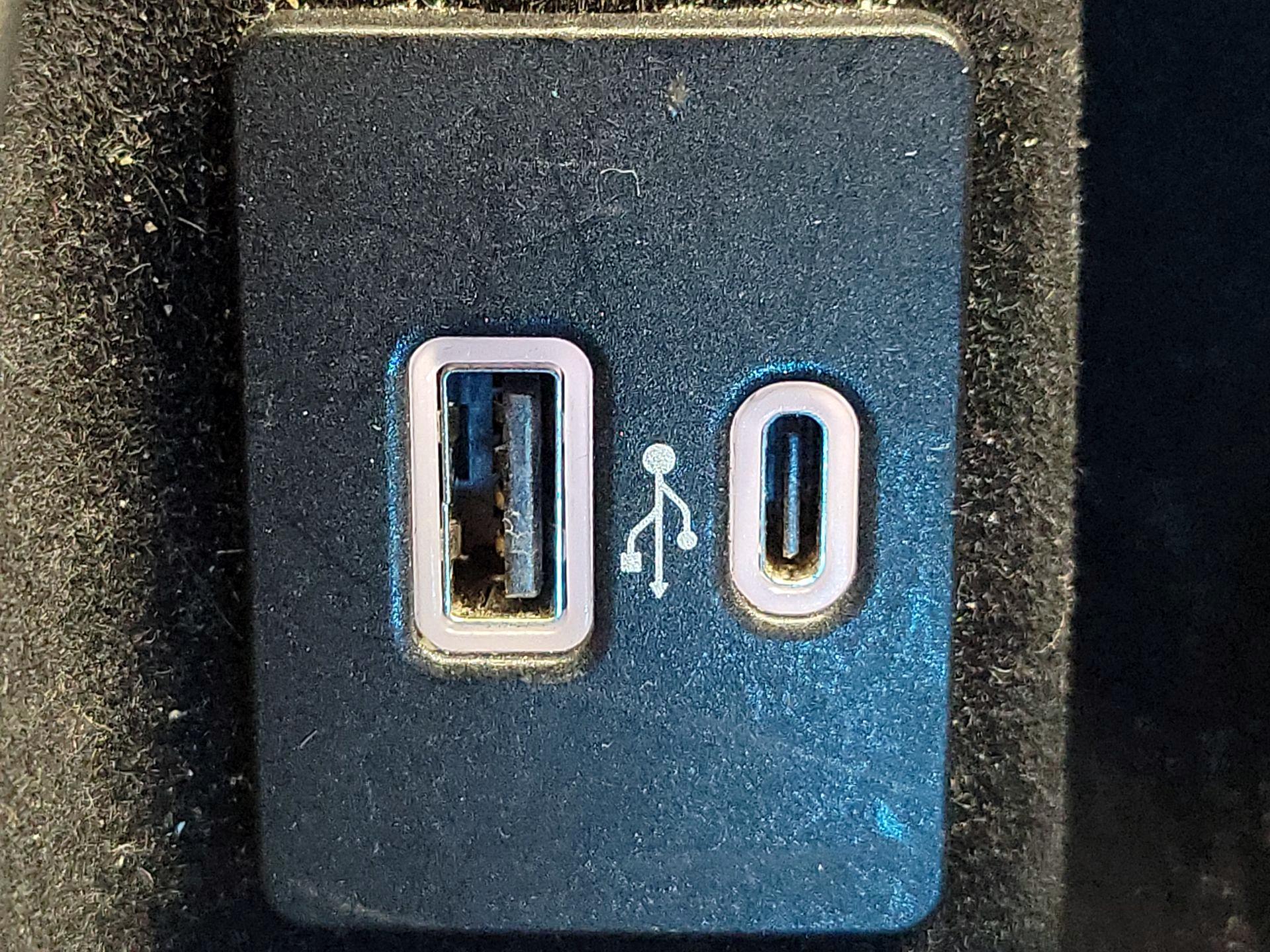 Thumbnail: 2023 Lincoln Navigator - 19