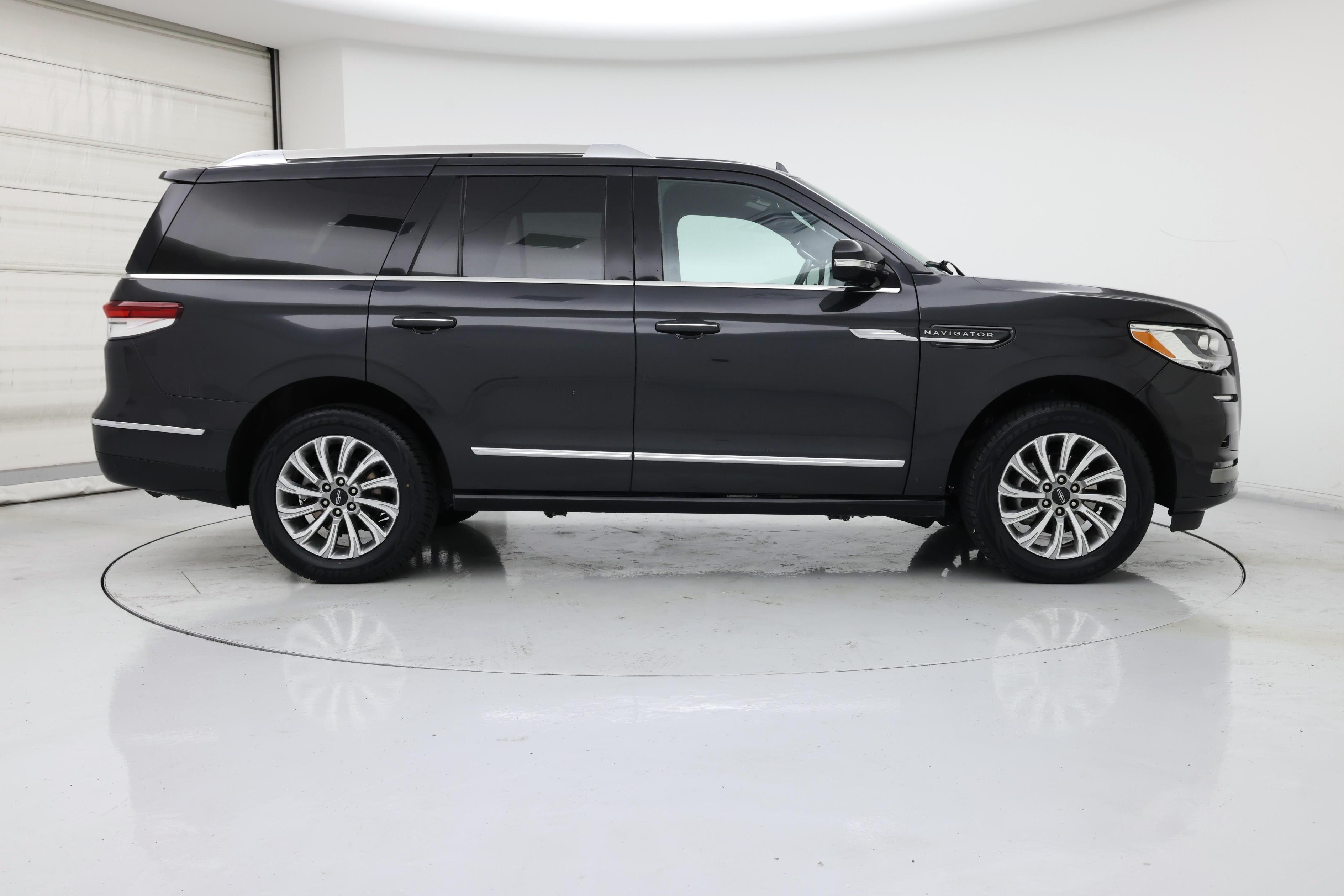 Thumbnail: 2023 Lincoln Navigator - 7