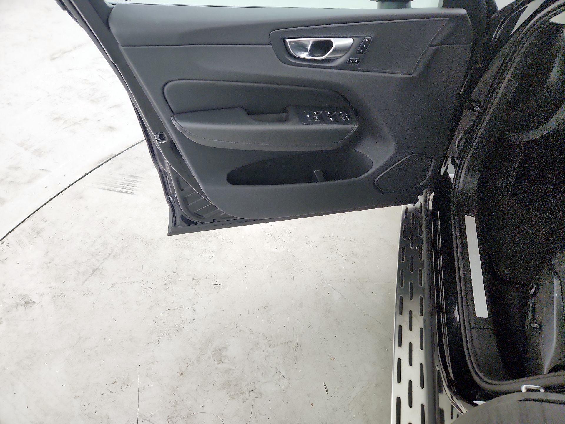 Thumbnail: 2024 Volvo XC60 - 10