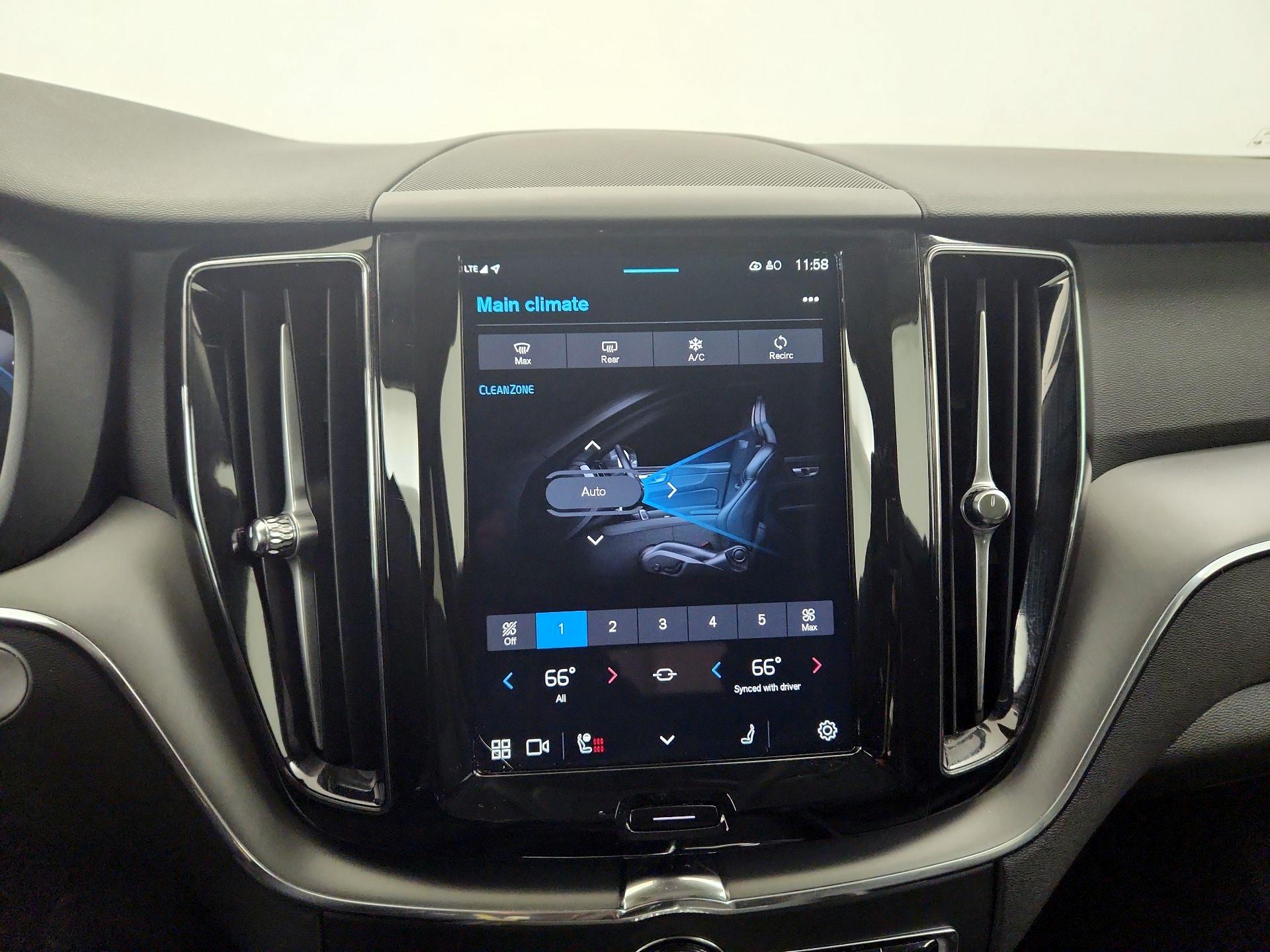 Thumbnail: 2024 Volvo XC60 - 15