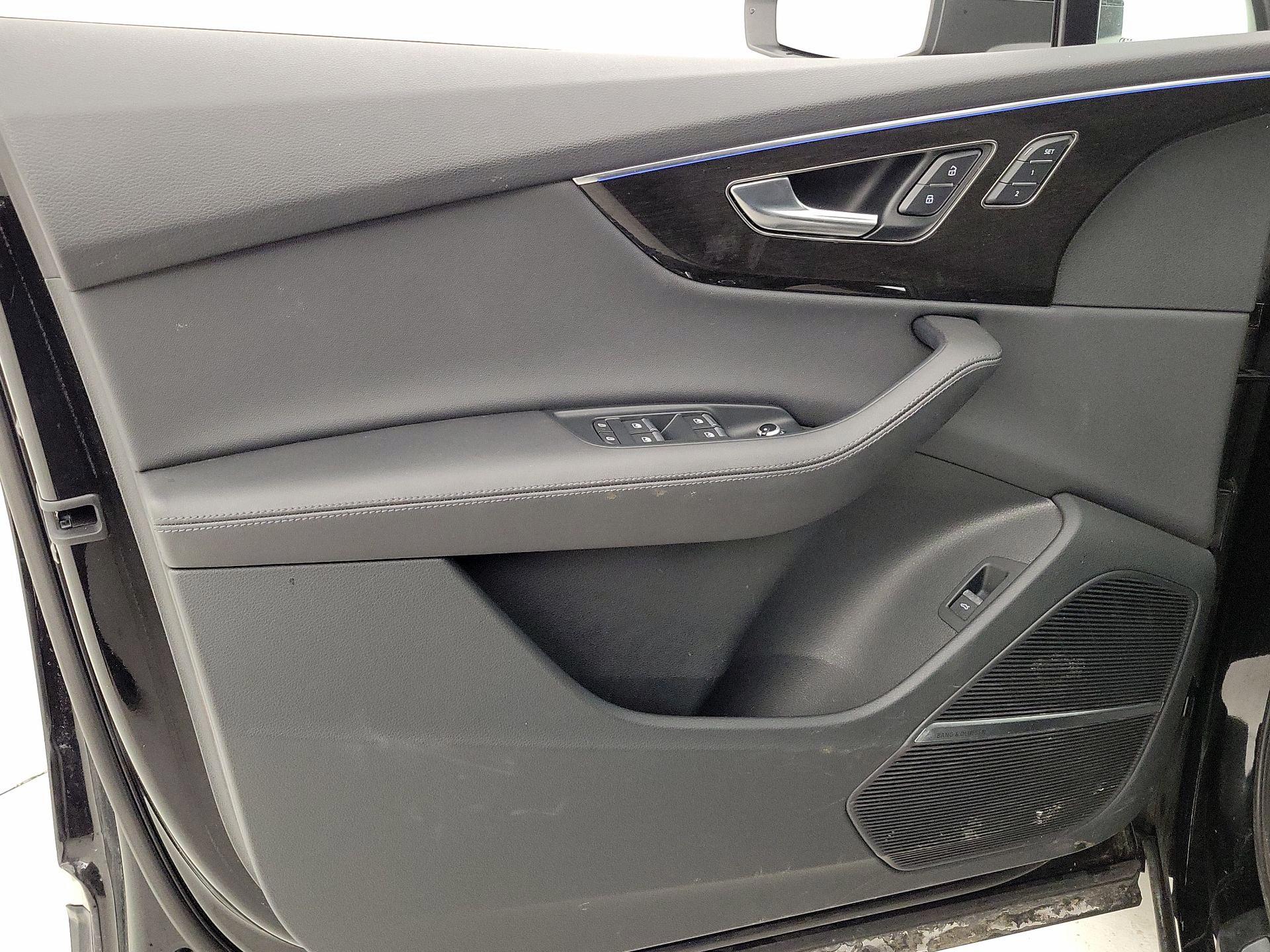 Thumbnail: 2023 Audi Q7 - 12